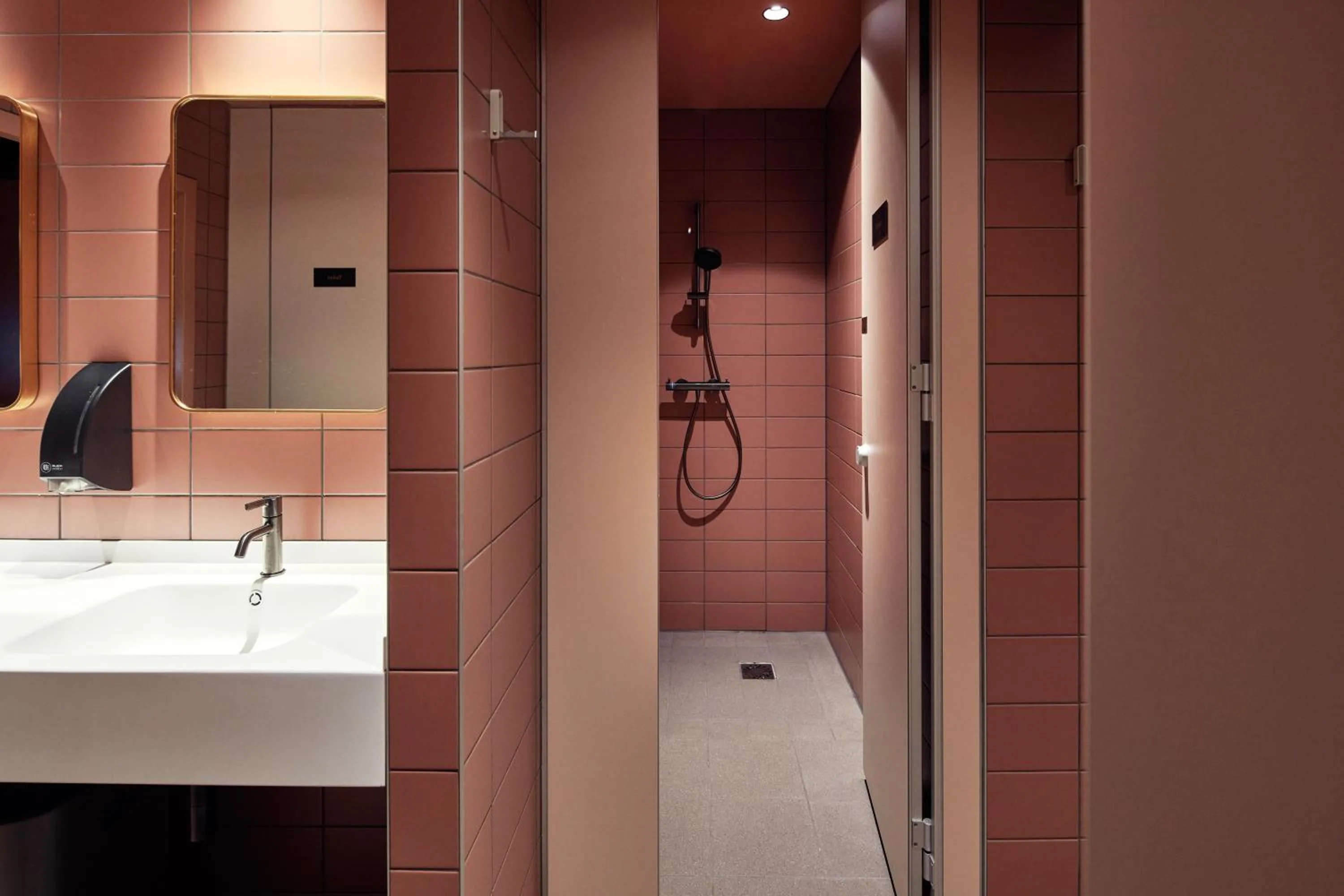 Shower in The Elephant Hostel