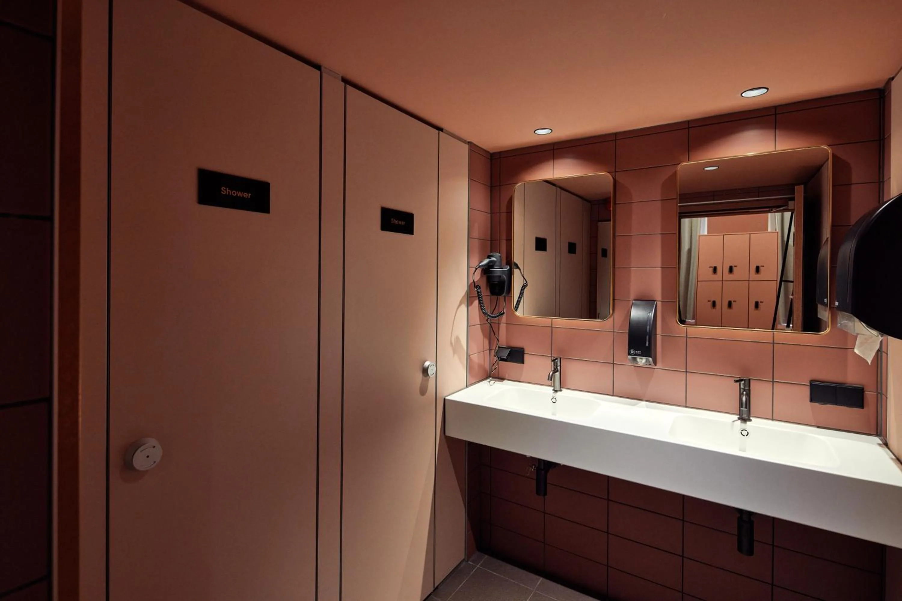 Bathroom in The Elephant Hostel