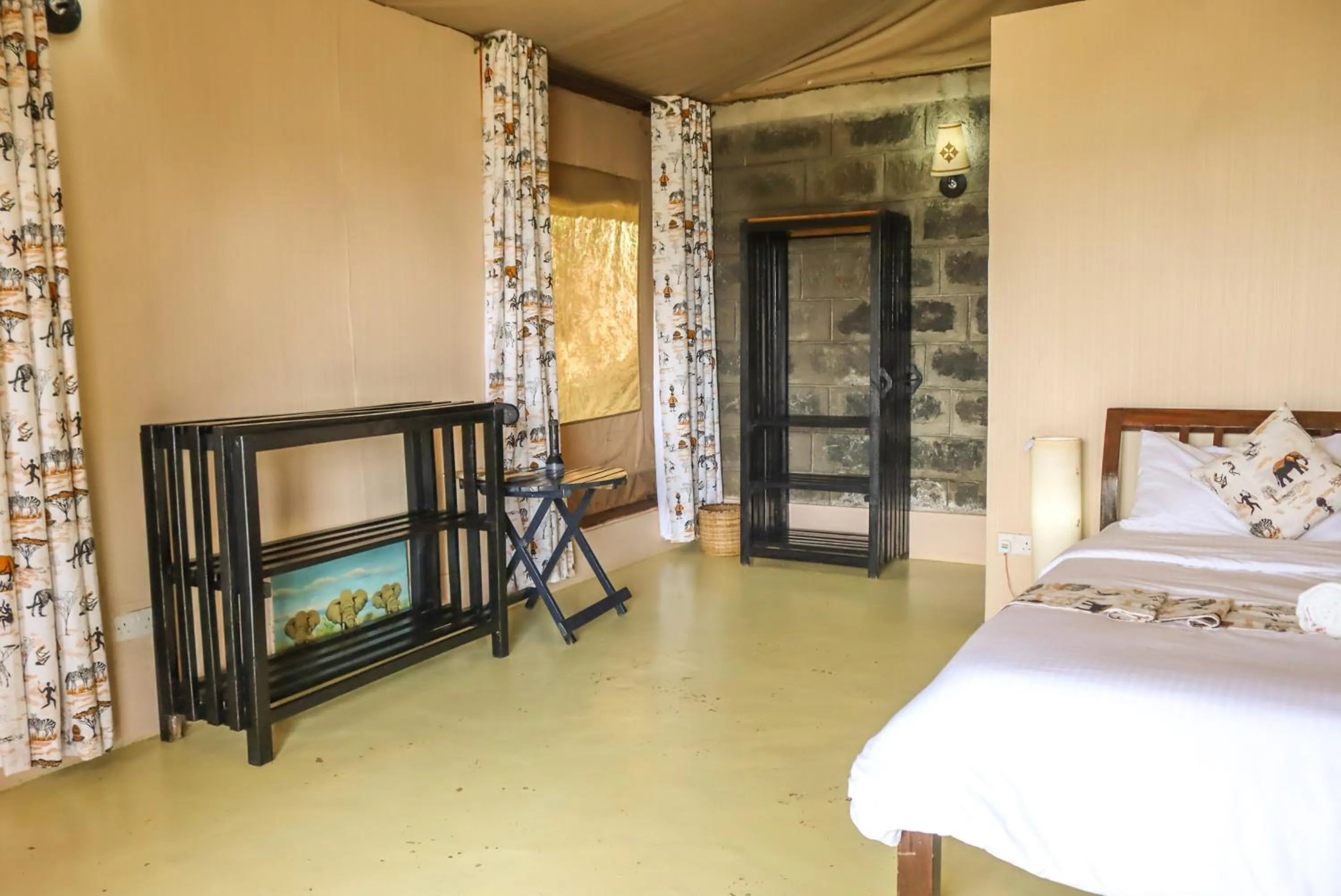 Photo of the whole room, Bed in Maili Saba Camp