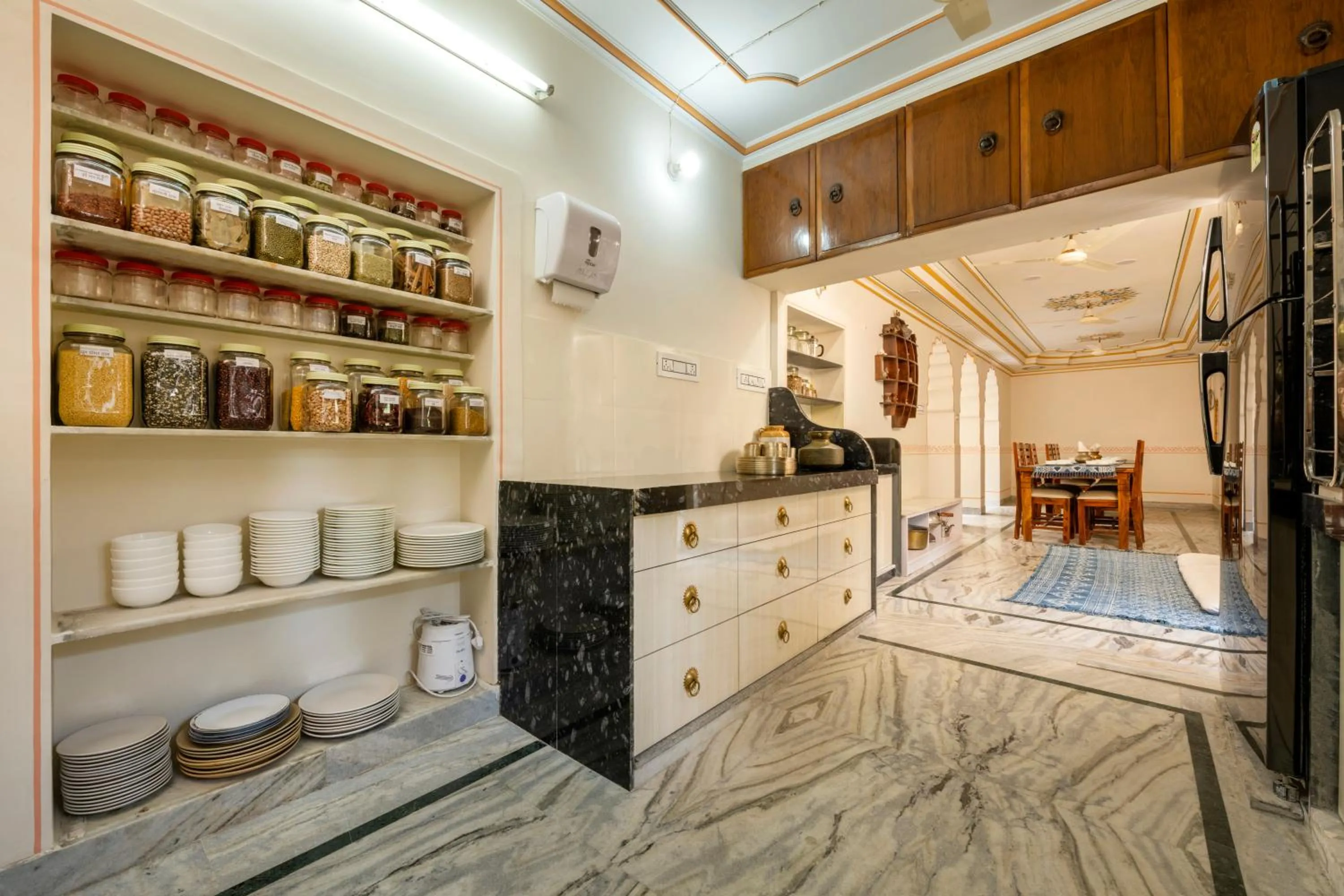 Kitchen or kitchenette in Raghunath Haveli - A Boutique Homestay