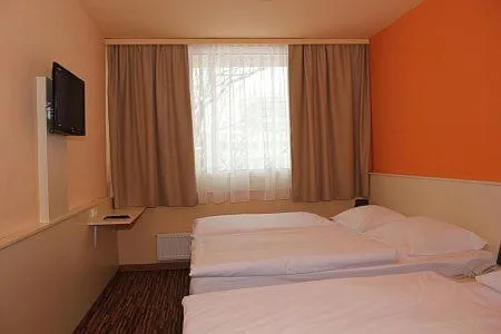 Bedroom, Bed in City Budget Hotel