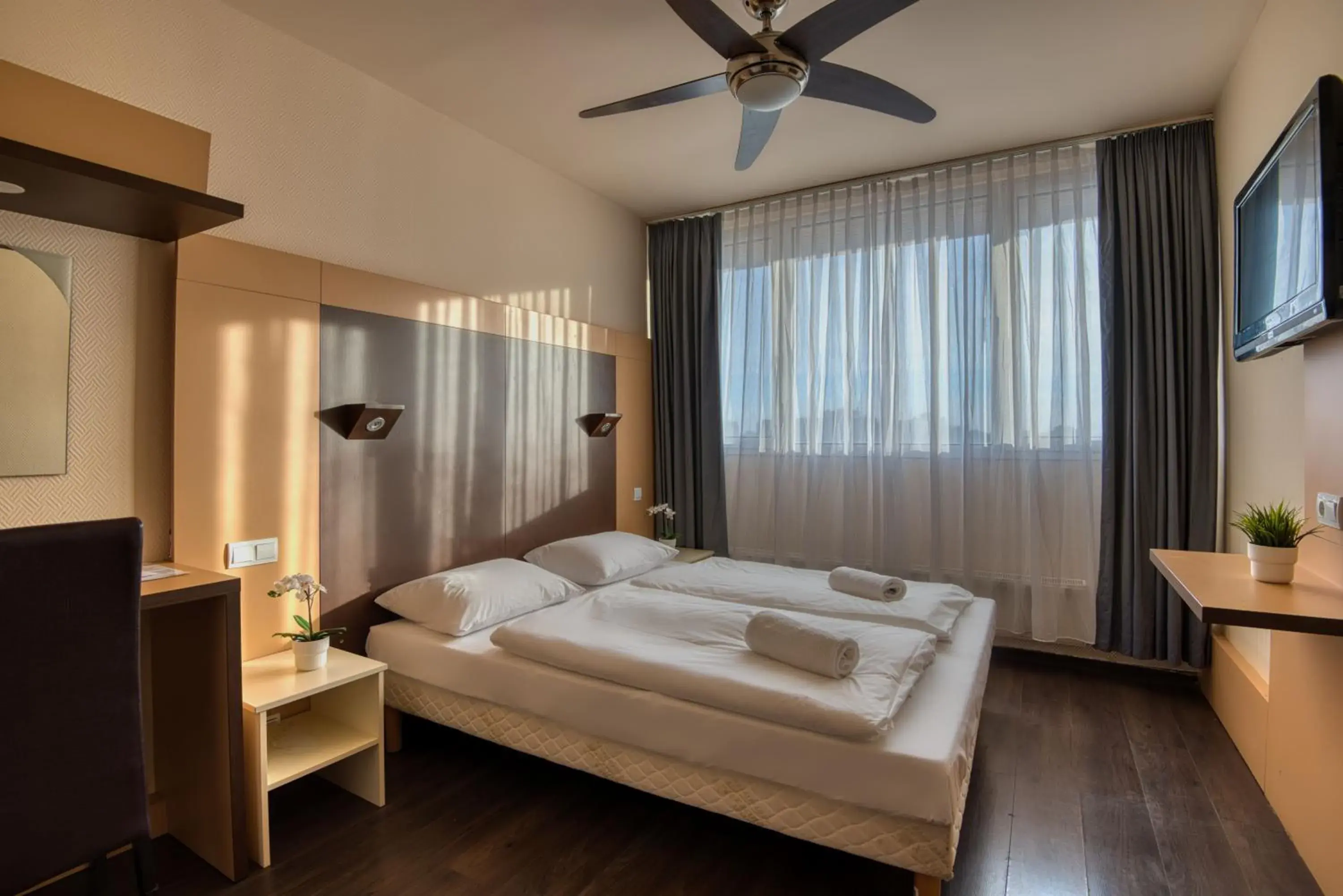 Bedroom, Bed in City Budget Hotel Bedroom, Bed in City Budget Hotel