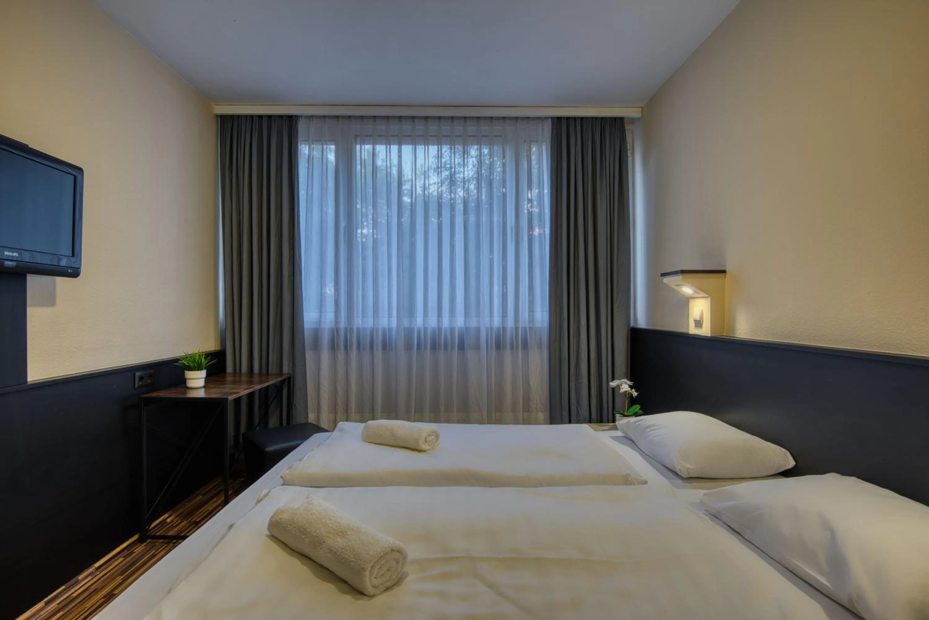 Bedroom, Bed in City Budget Hotel