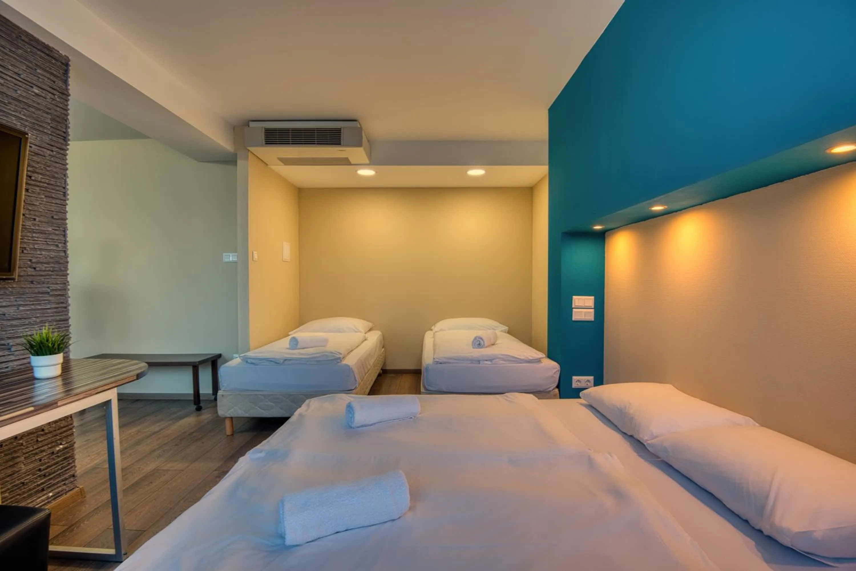 Bedroom, Bed in City Budget Hotel