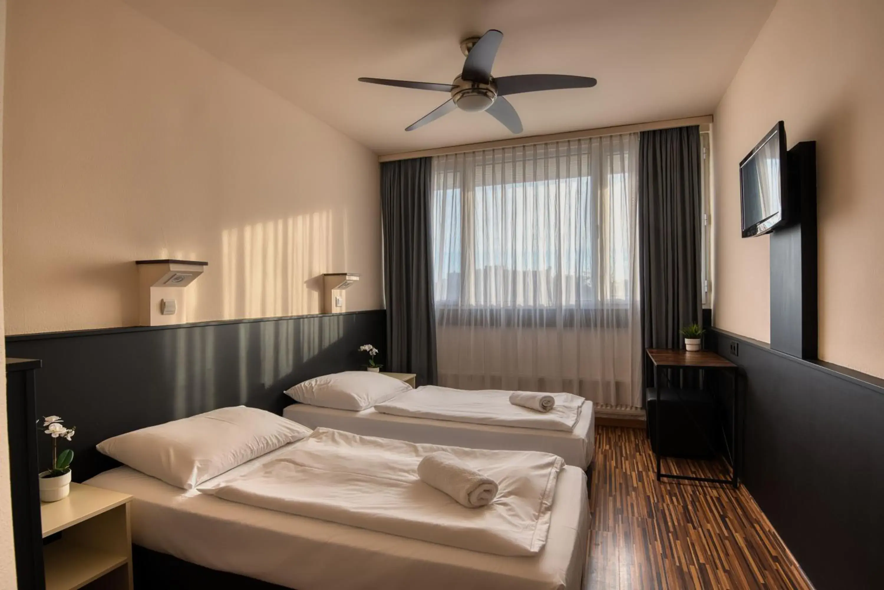 Bedroom, Bed in City Budget Hotel Bedroom, Bed in City Budget Hotel