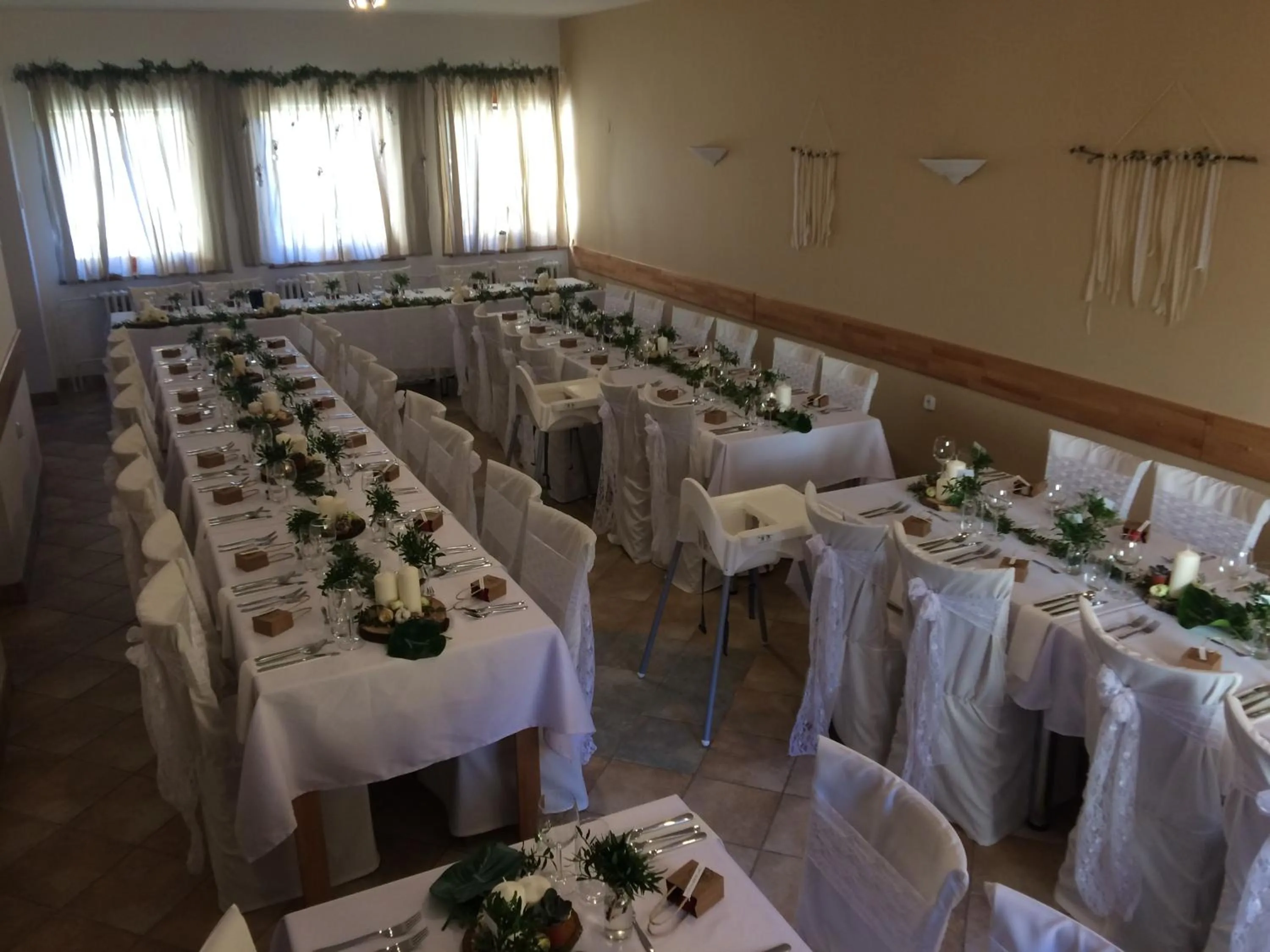 Restaurant/places to eat in Penzion Zornicka