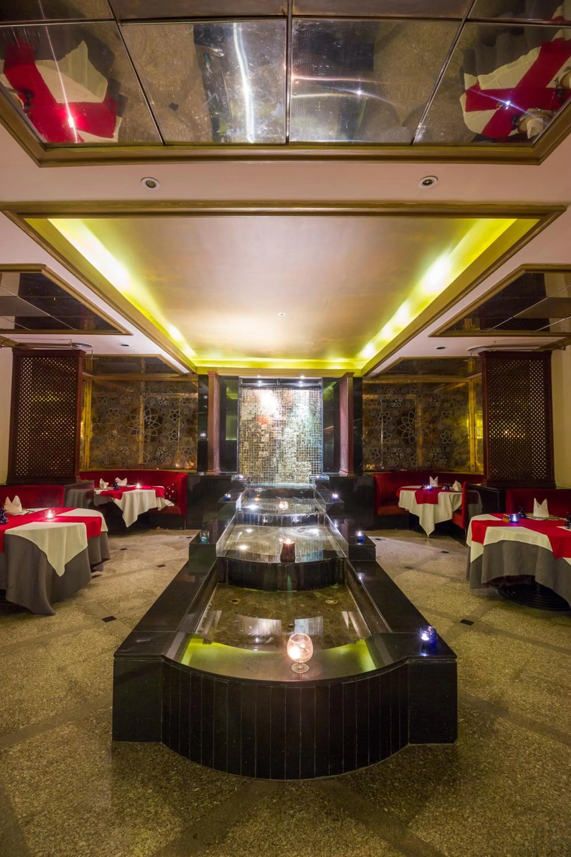 Restaurant/places to eat in Royal Monte-Carlo Sharm Resort & SPA