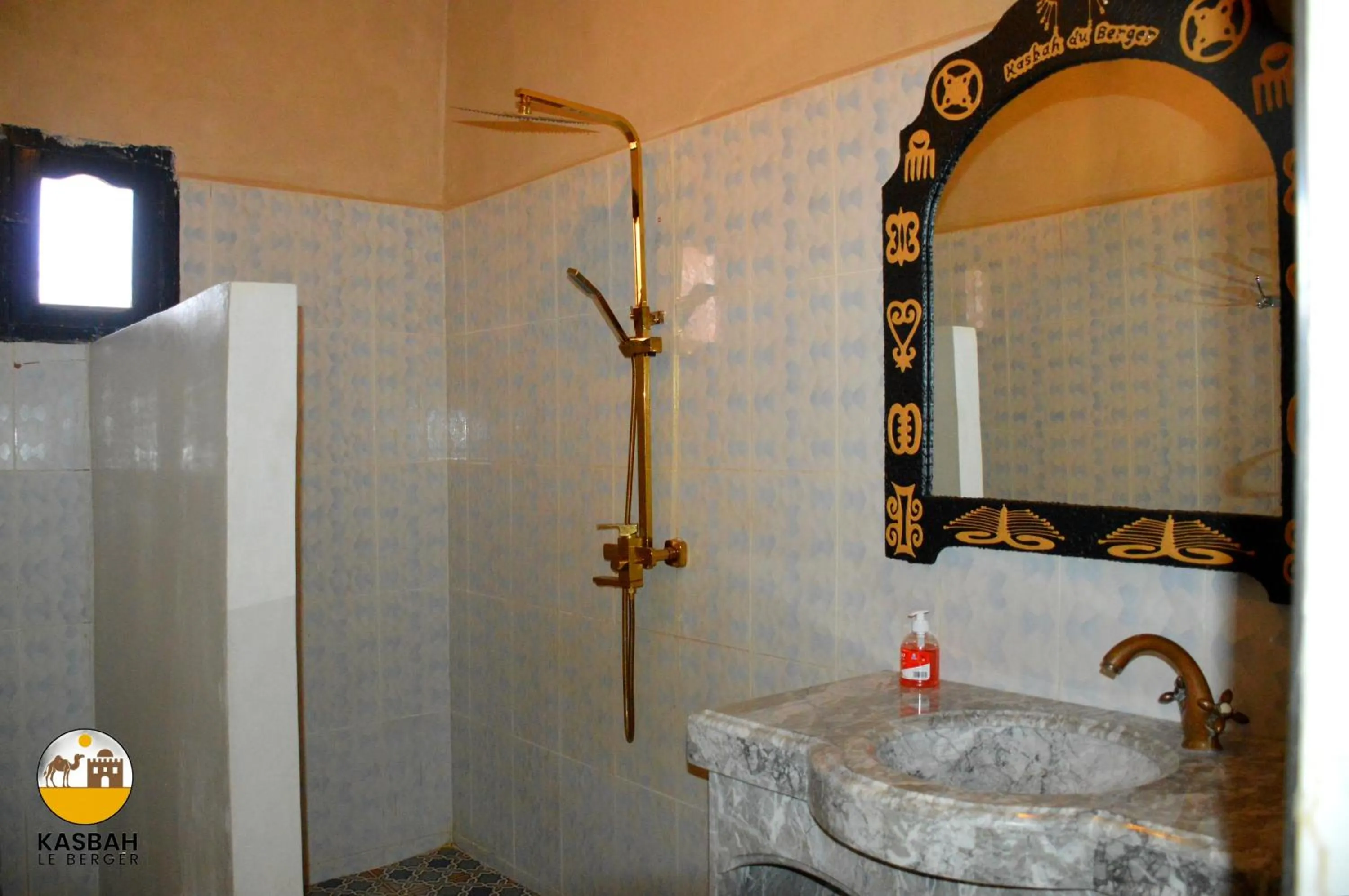 Shower in Kasbah Du Berger & Piscine