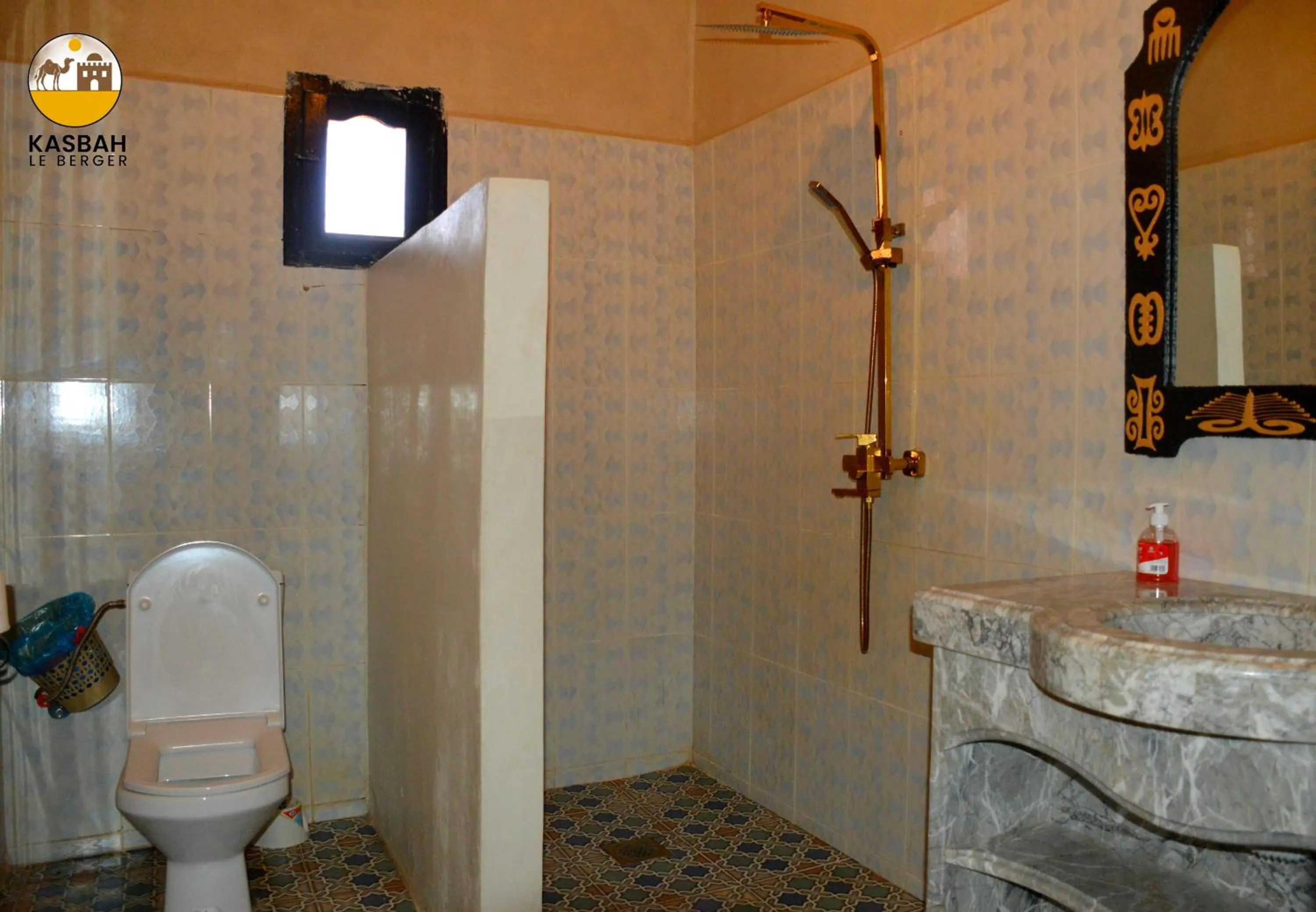 Shower in Kasbah Du Berger & Piscine