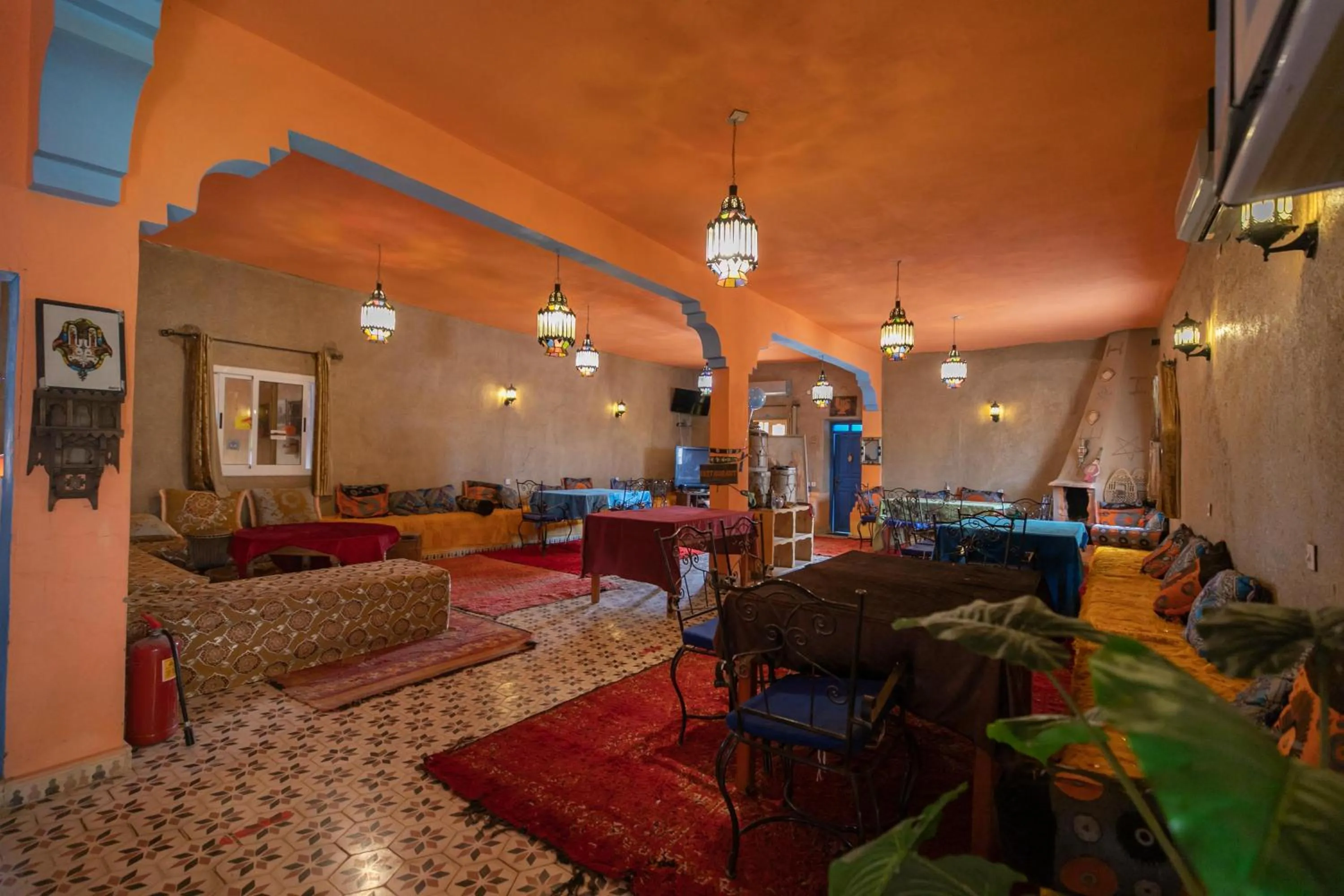 TV and multimedia in Kasbah Du Berger & Piscine