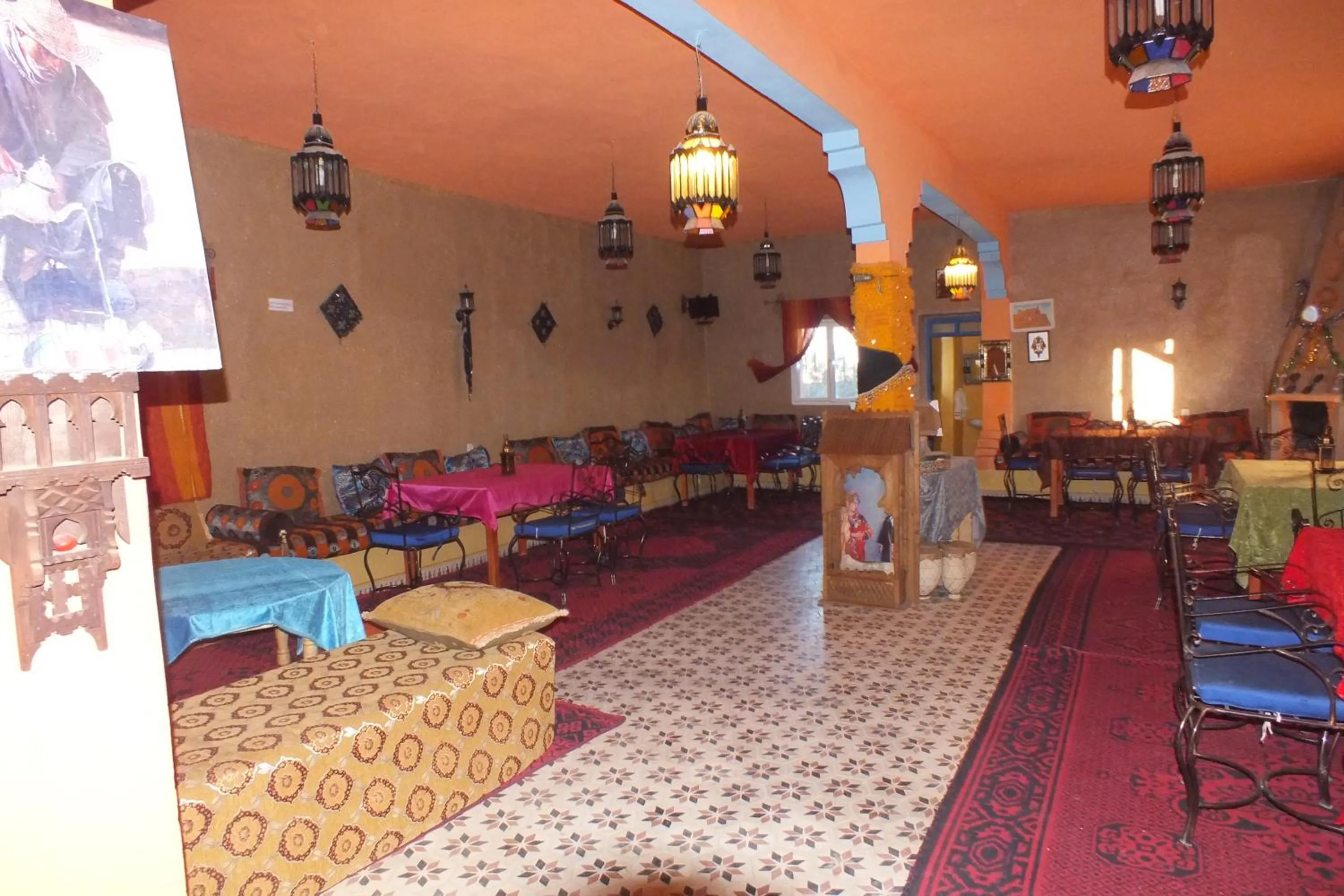 Restaurant/places to eat in Kasbah Du Berger & Piscine
