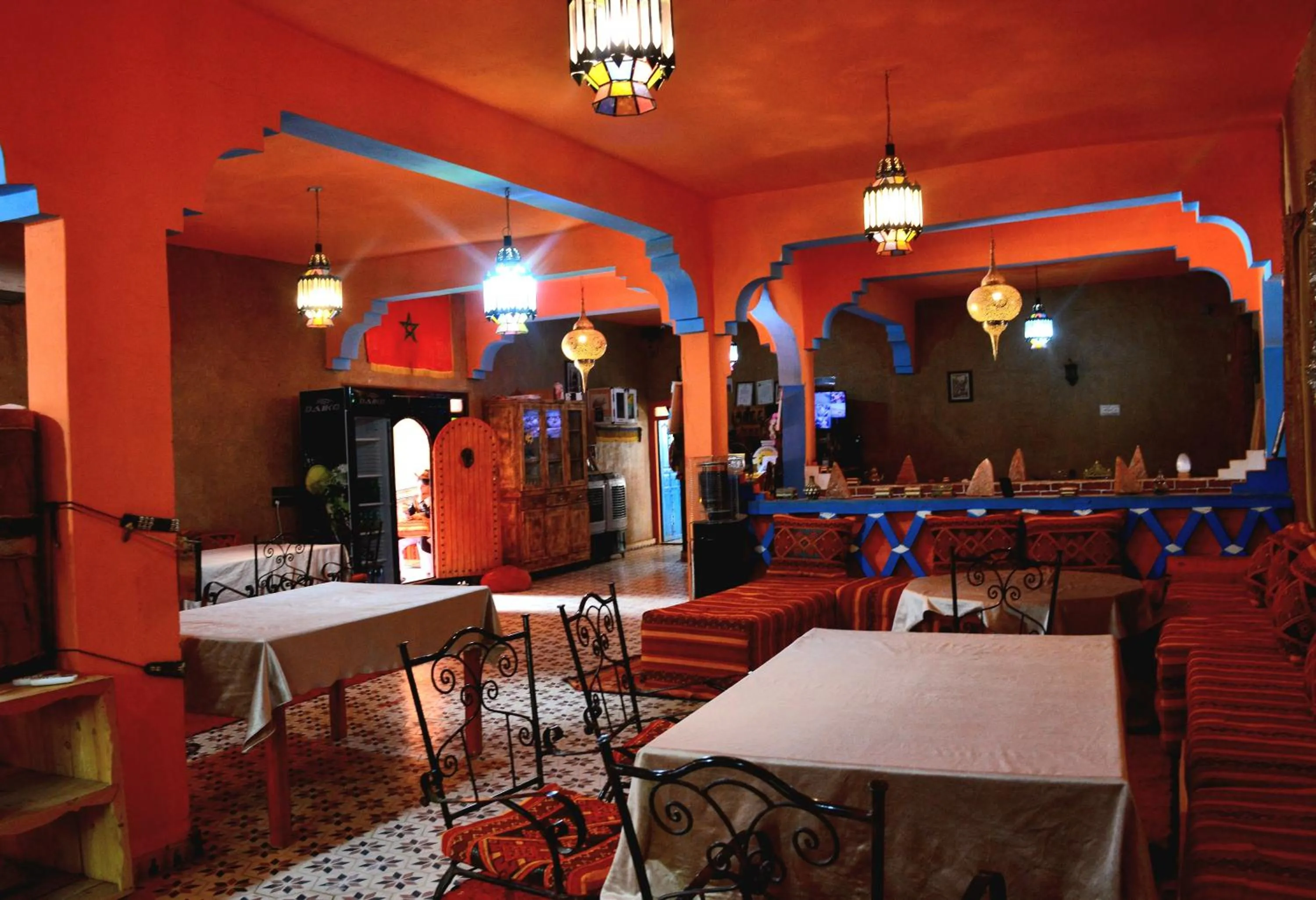 Restaurant/places to eat in Kasbah Du Berger & Piscine
