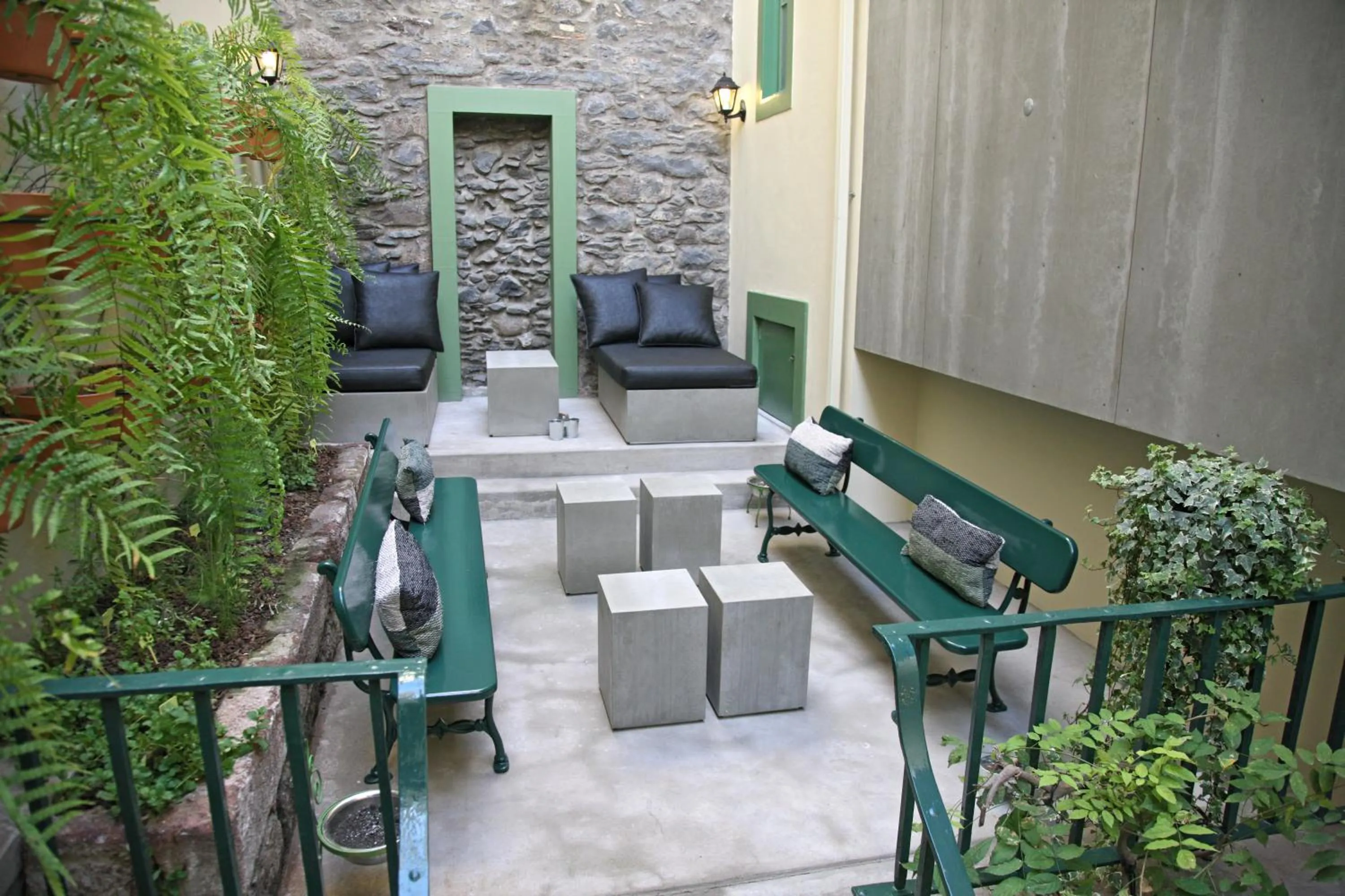 Property building in 29 Madeira Hostel