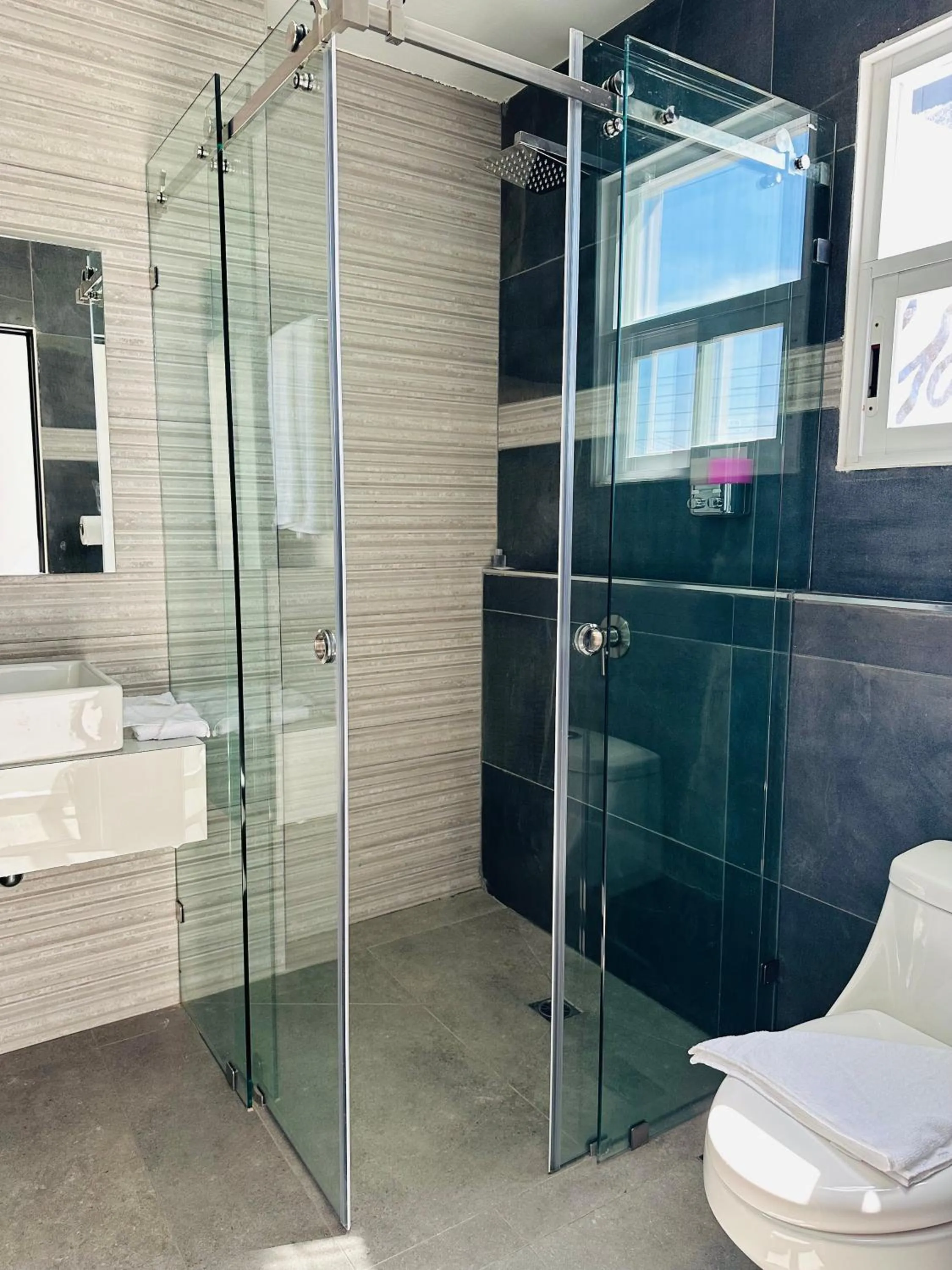 Shower in YOEL Hotel Restaurante y Centro de Negocios