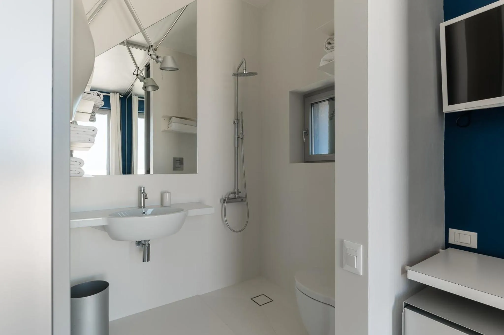 Shower in Calcebianca