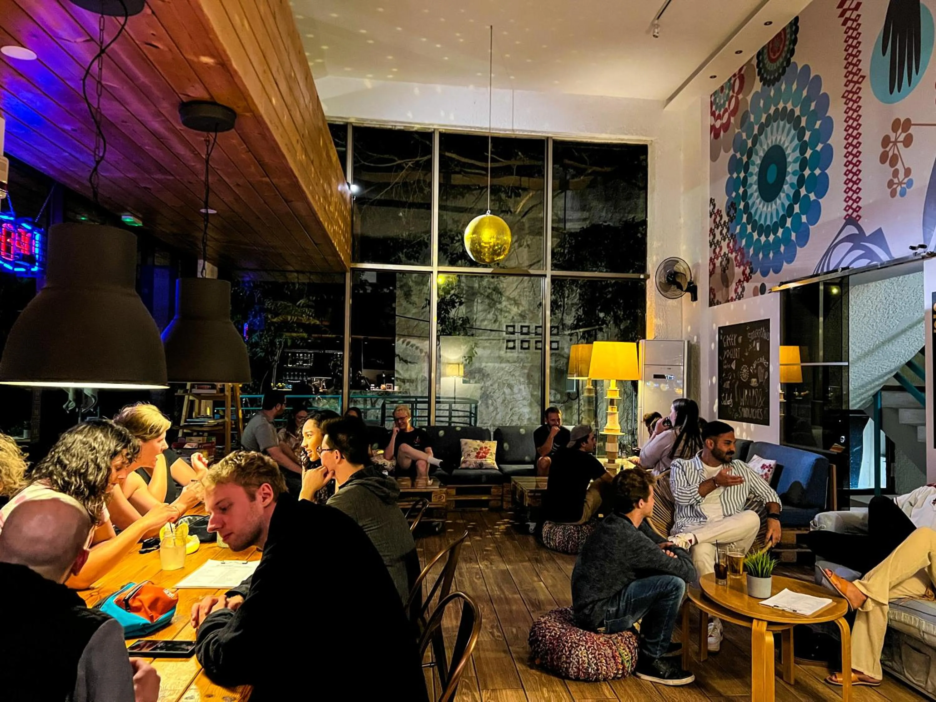 Lounge or bar in STAY Rhodes HoStel & Bar