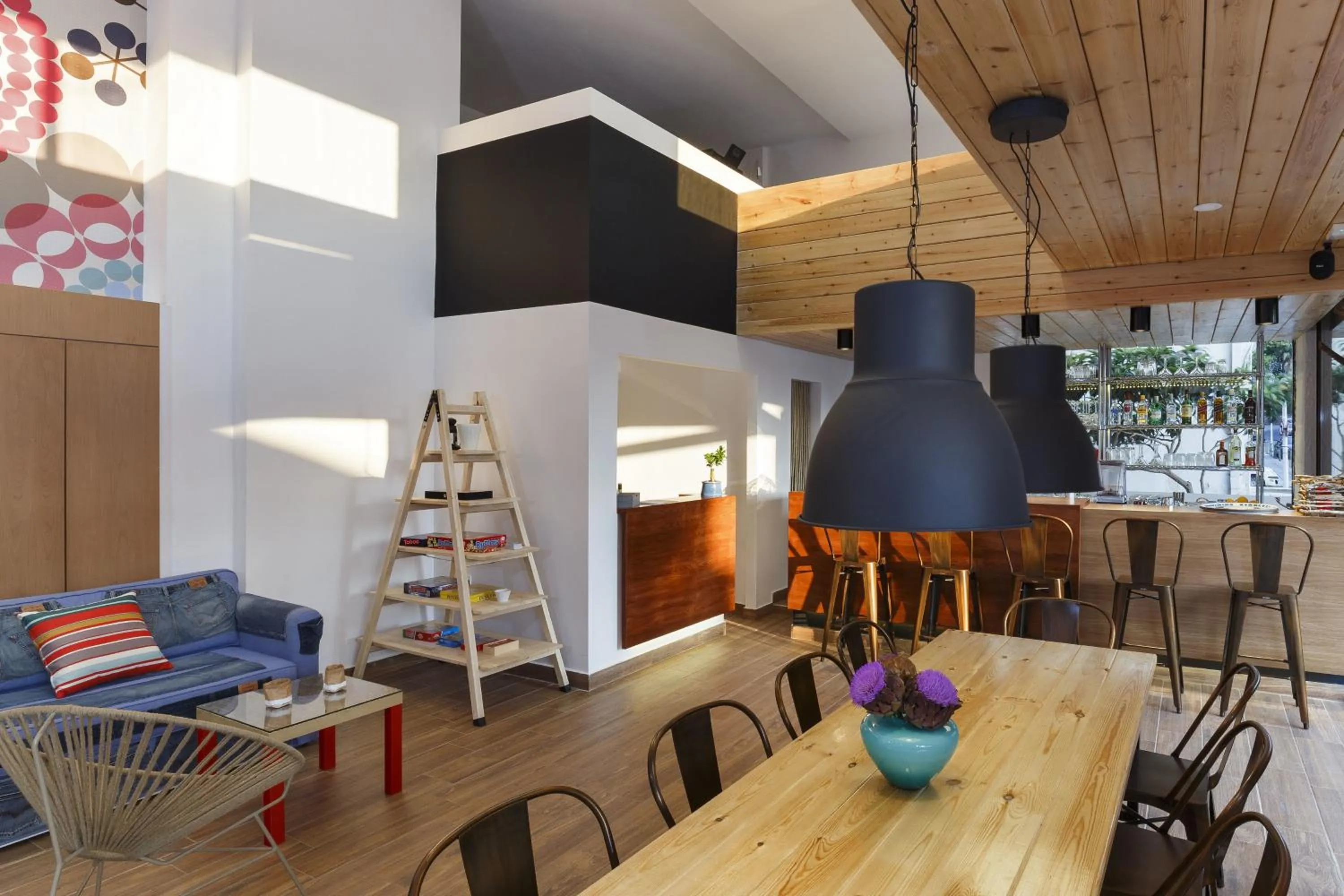 Restaurant/places to eat in STAY Rhodes HoStel & Bar