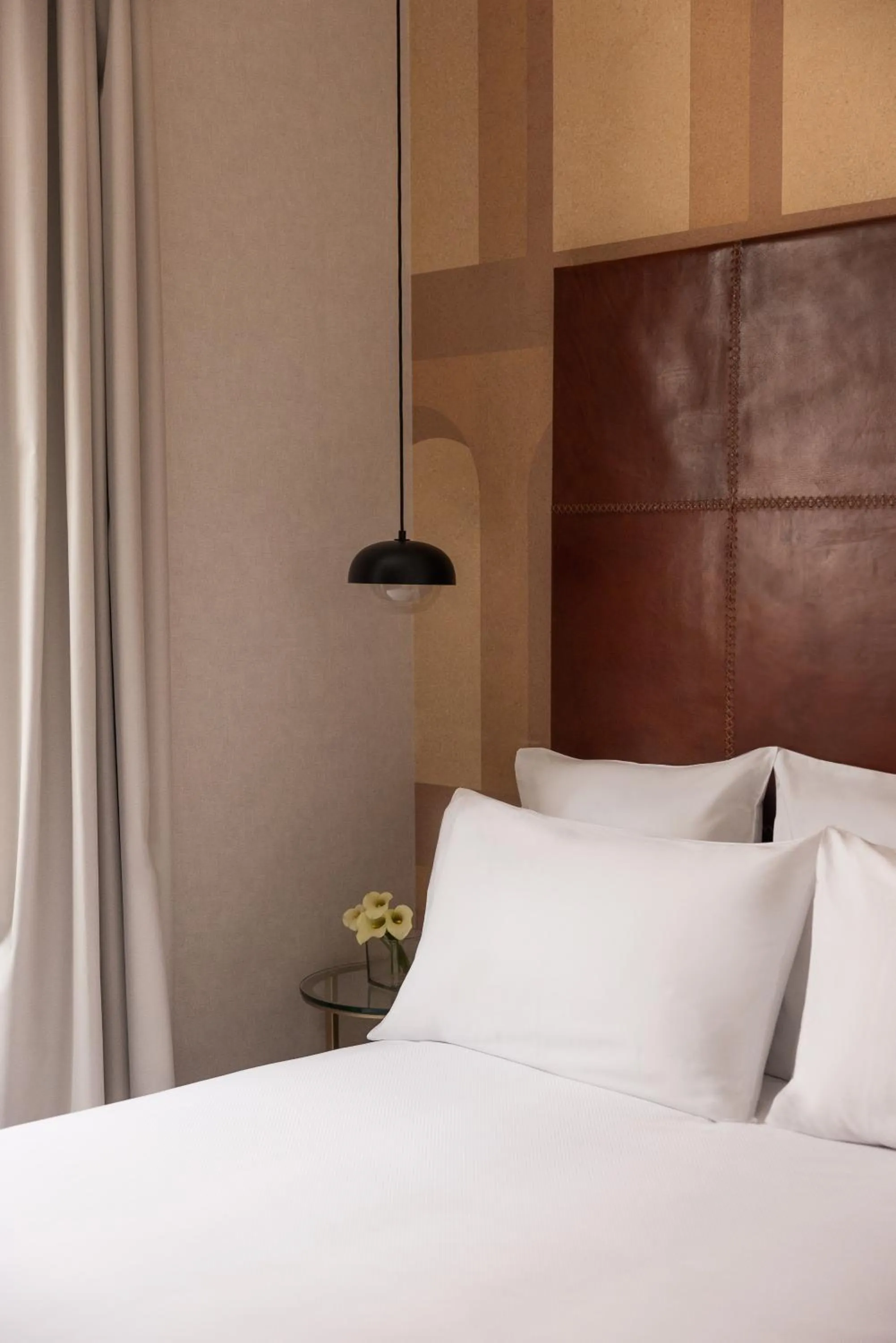 Bed in Hotel Art by the Spanish Steps UNA Esperienze