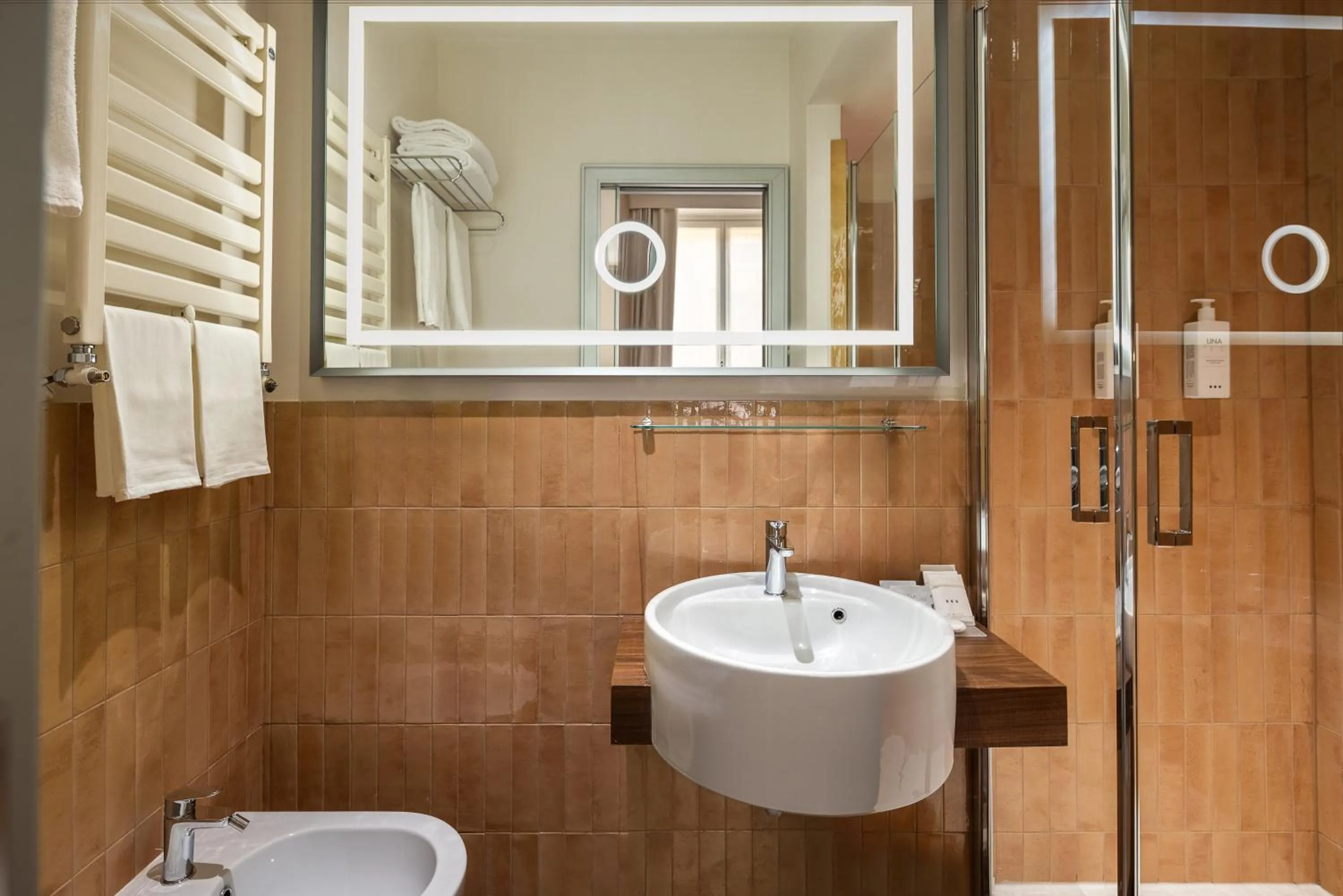 Bathroom in Hotel Art by the Spanish Steps UNA Esperienze