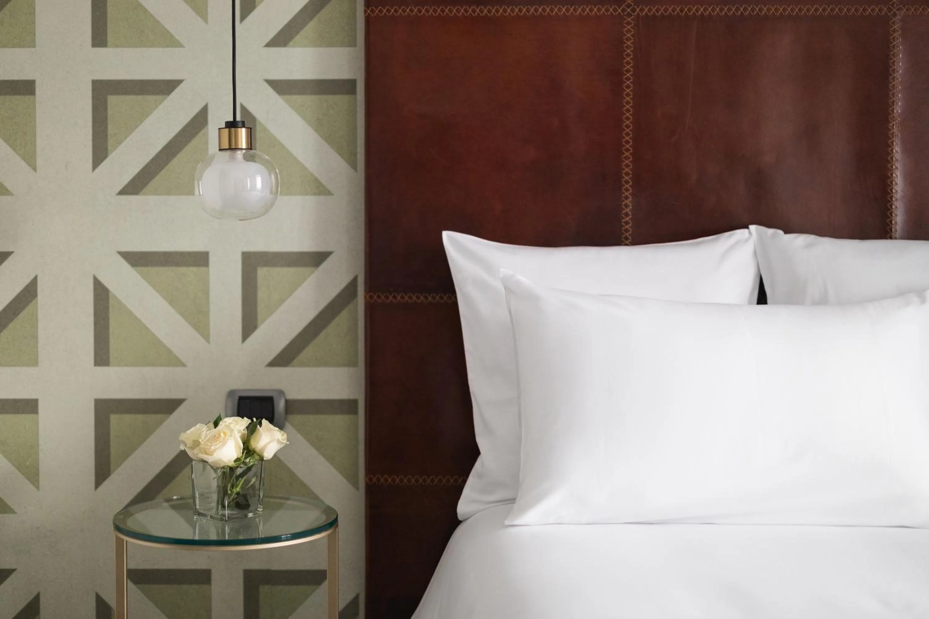 Bed in Hotel Art by the Spanish Steps UNA Esperienze