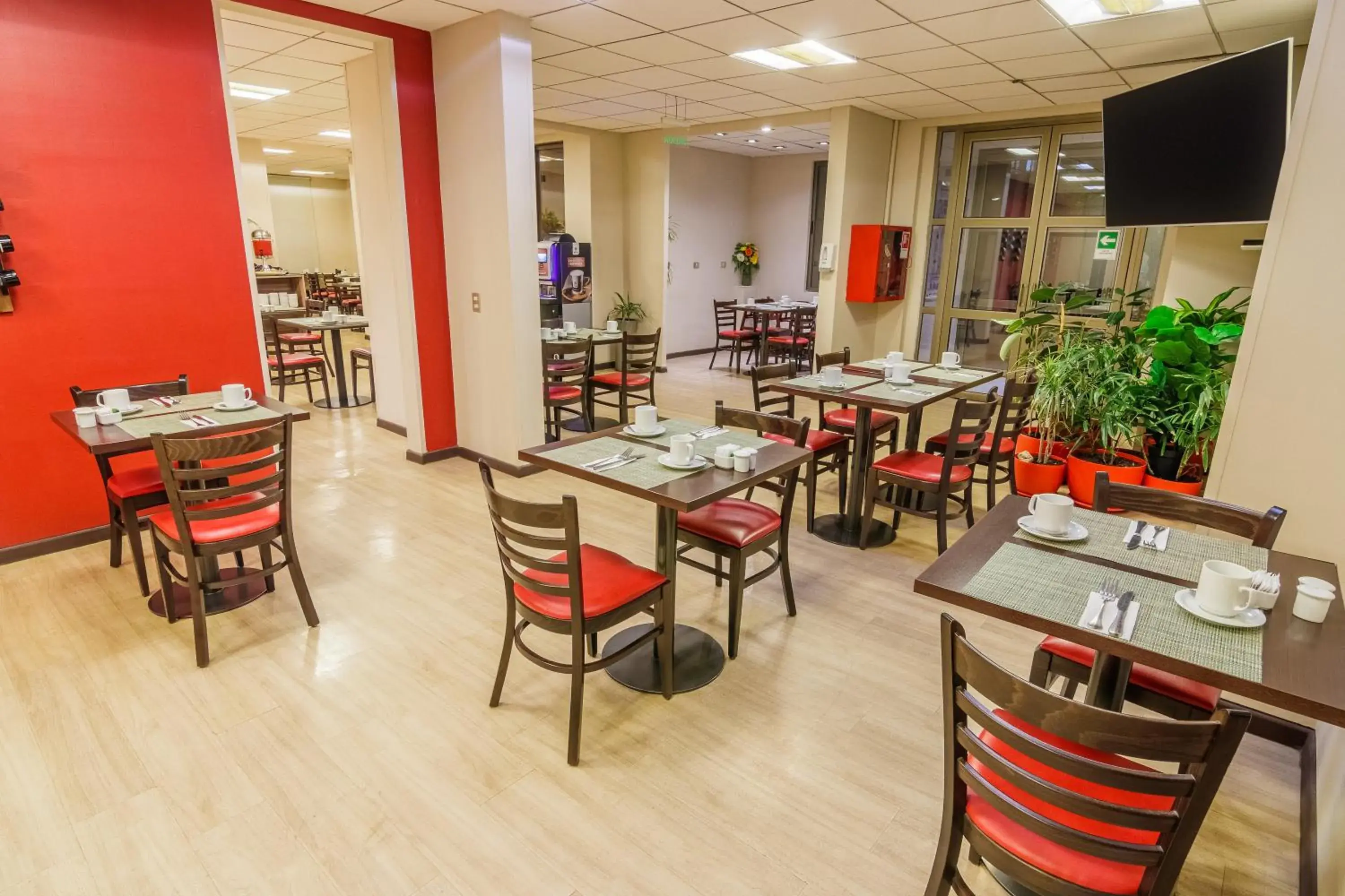 Restaurant/places to eat in Geotel Calama Restaurant/places to eat in Geotel Calama