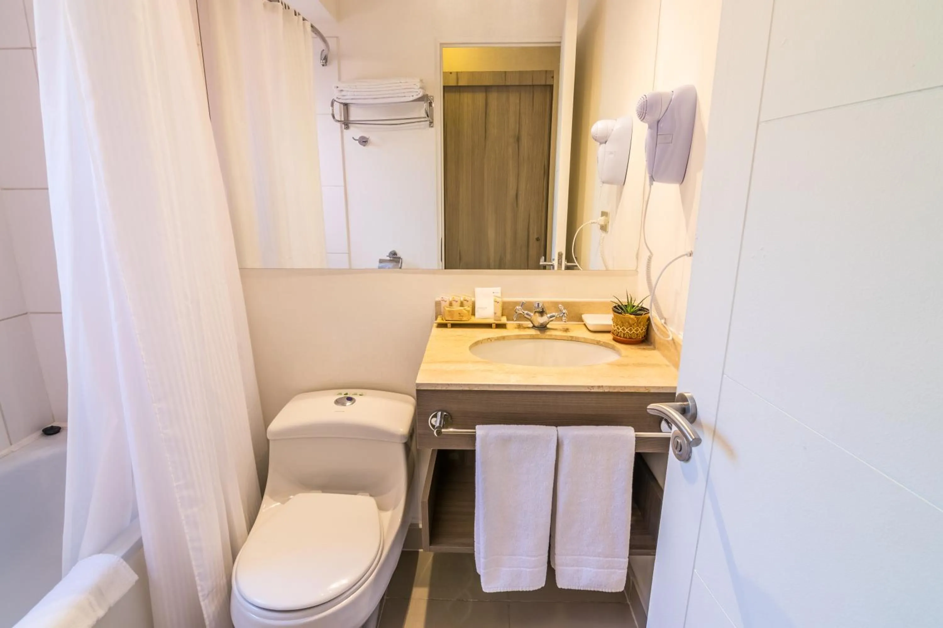 Shower in Geotel Calama