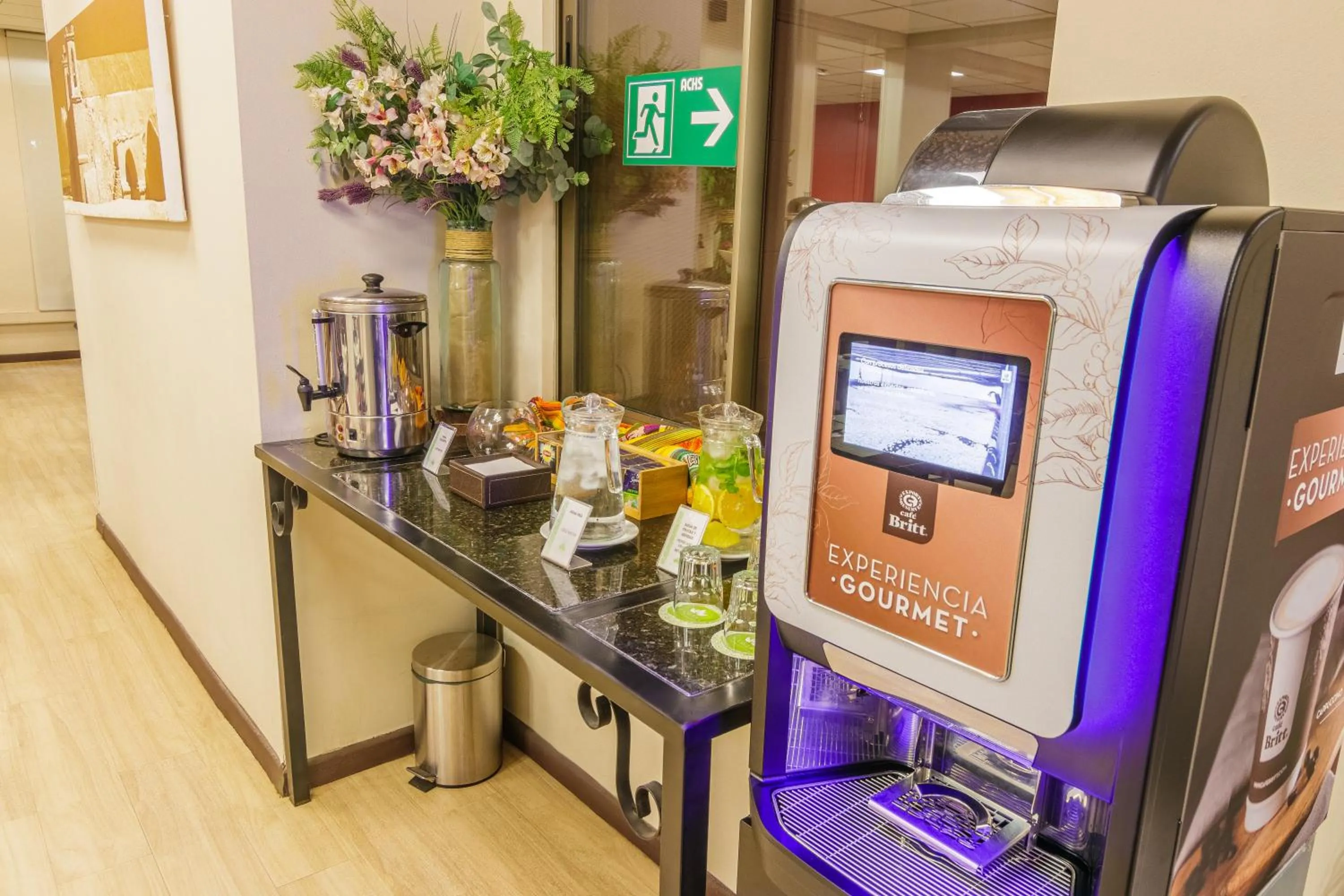 Coffee/tea facilities in Geotel Calama