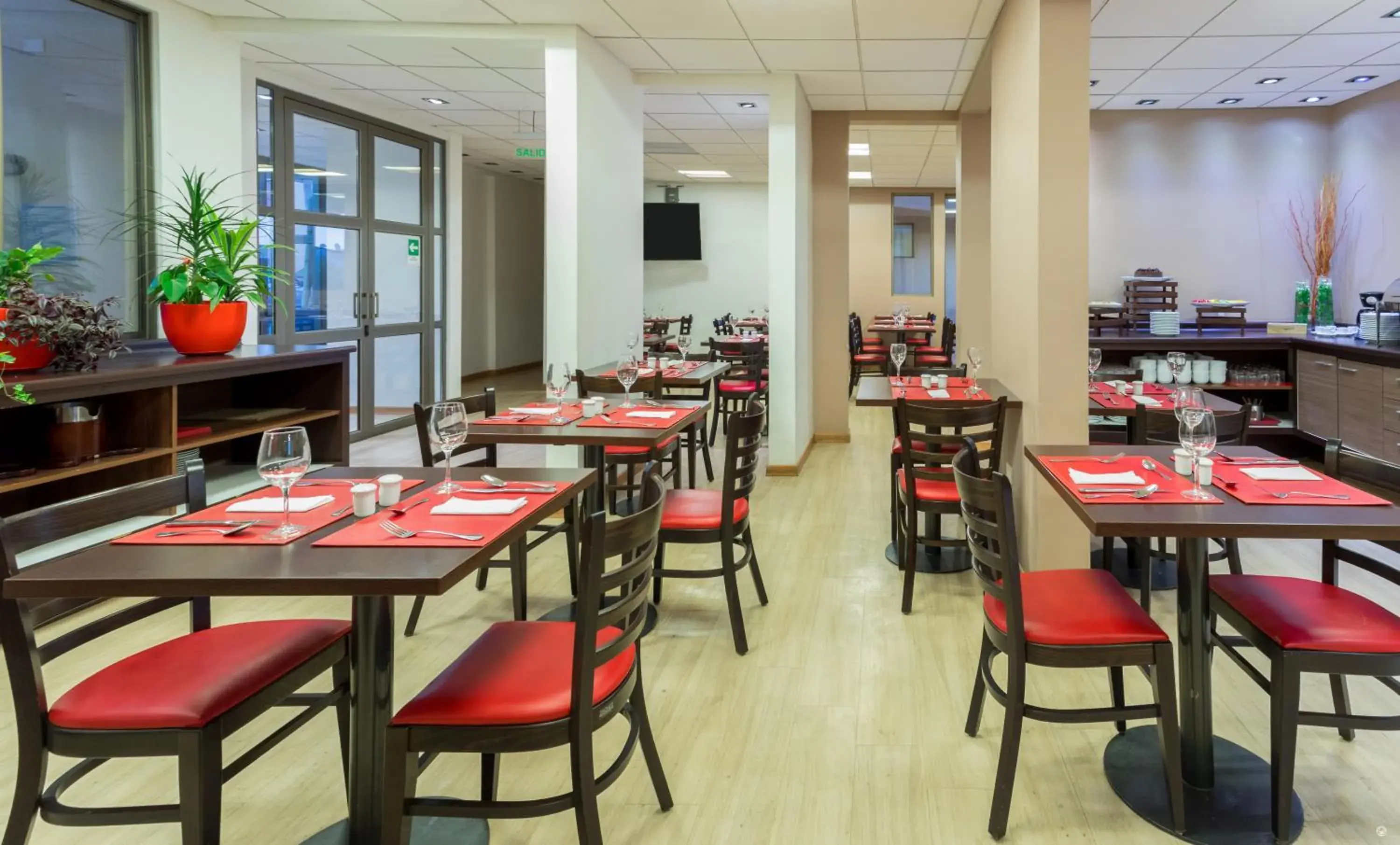 Restaurant/places to eat in Geotel Calama Restaurant/places to eat in Geotel Calama