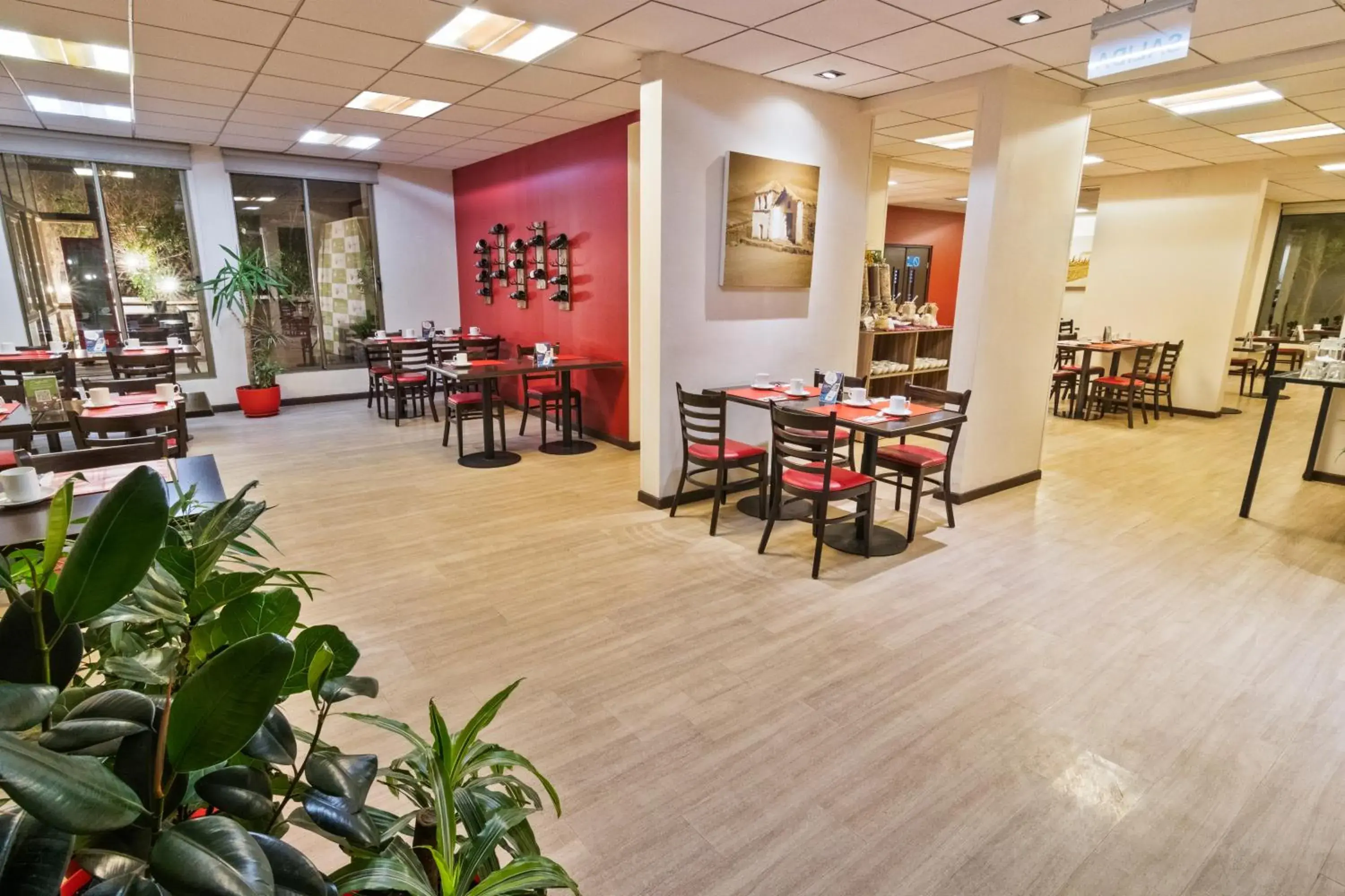 Restaurant/places to eat in Geotel Calama Restaurant/places to eat in Geotel Calama