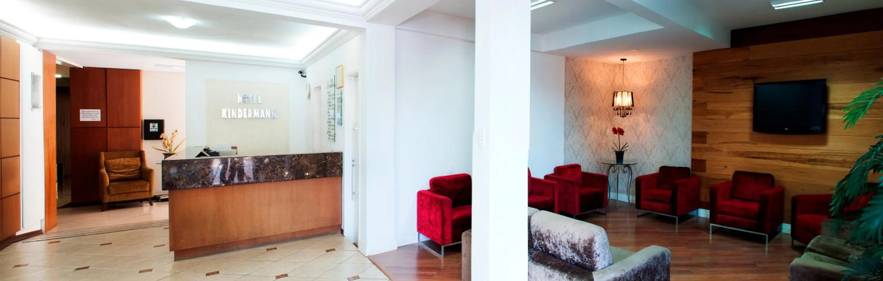 Communal lounge/ TV room in Hotel Kindermann