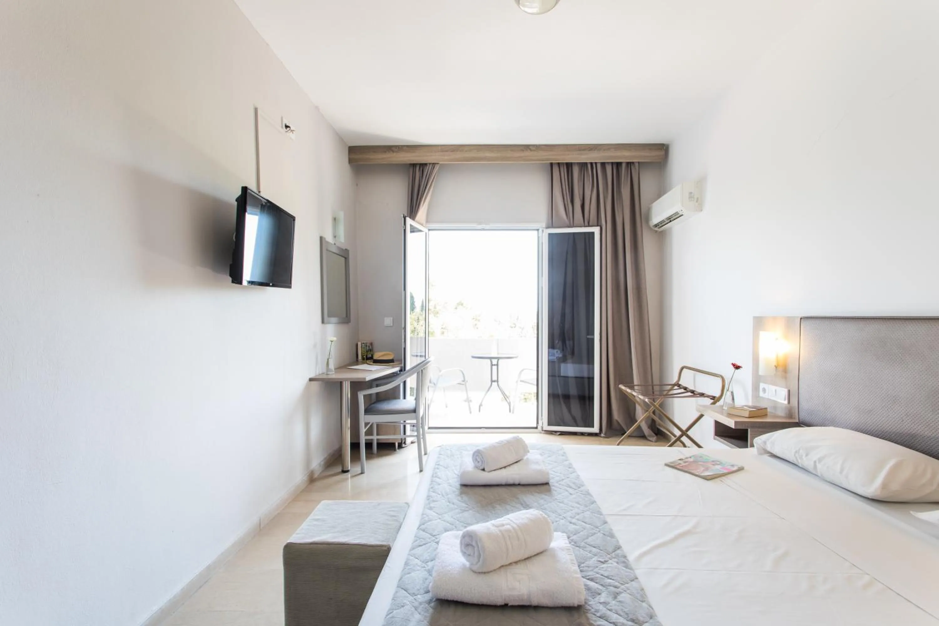 Double or Twin Room in Silver Bay Hotel Kontokali Corfu