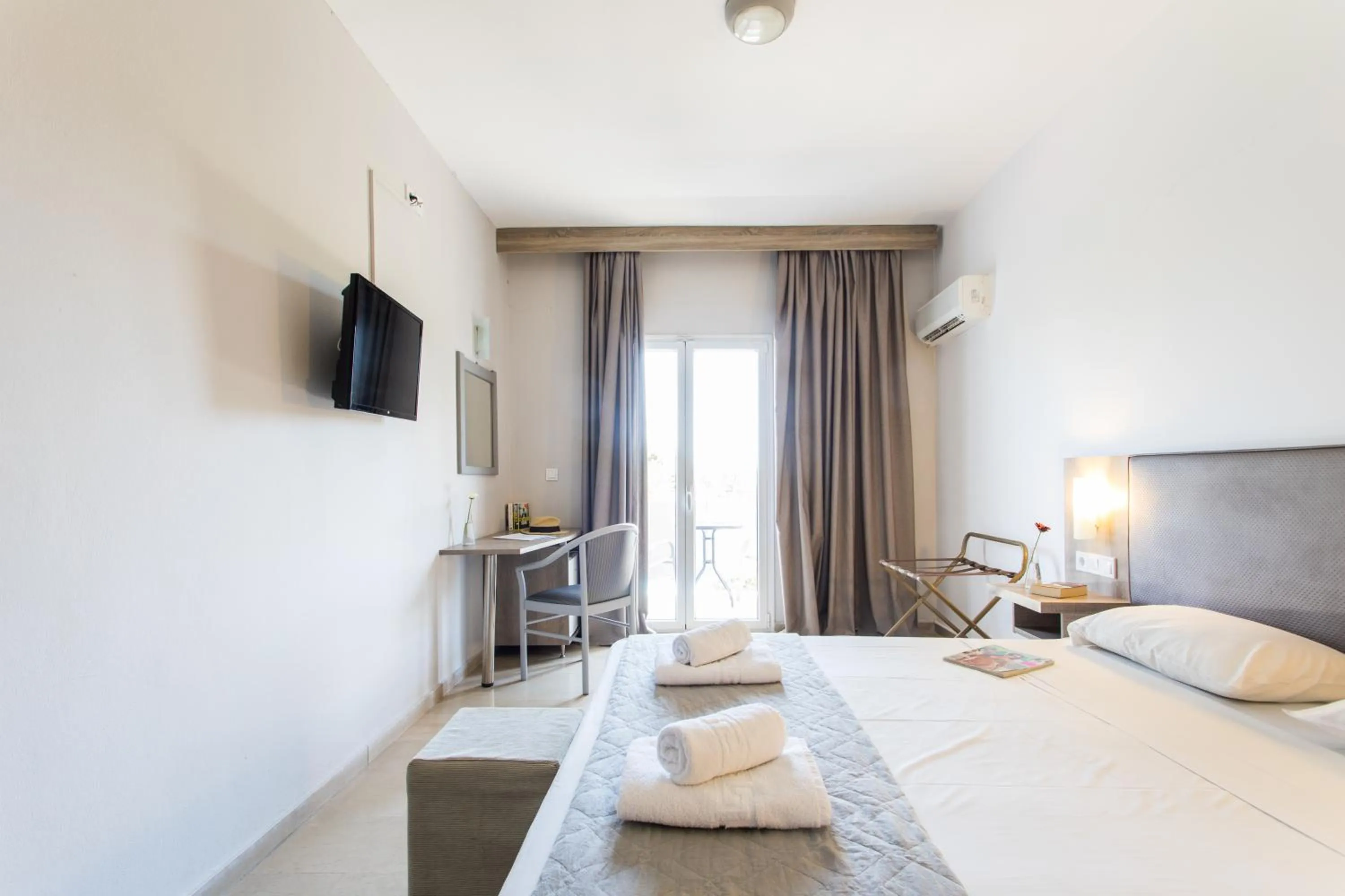 Photo of the whole room, Bed in Silver Bay Hotel Kontokali Corfu