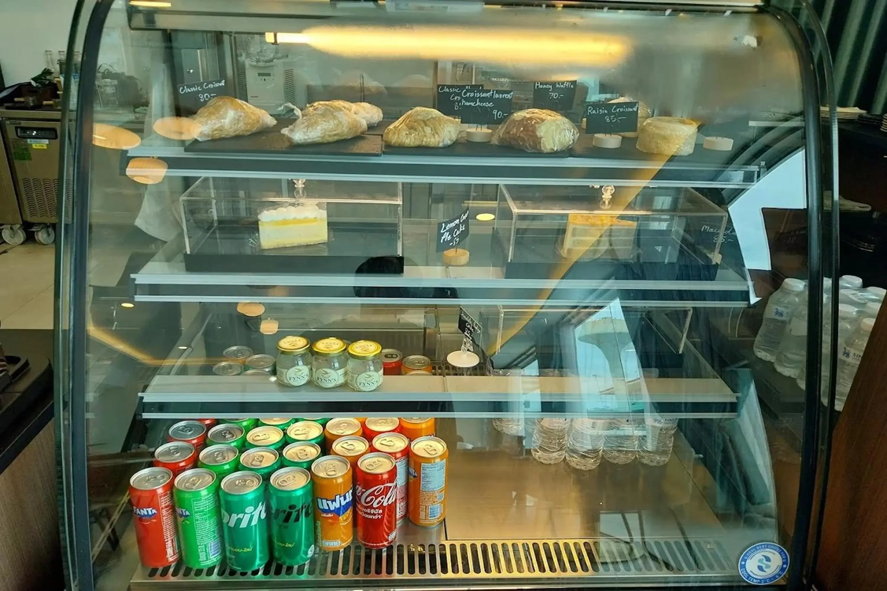 Restaurant/places to eat in Chana Bangkok Hotel Restaurant/places to eat in Chana Bangkok Hotel