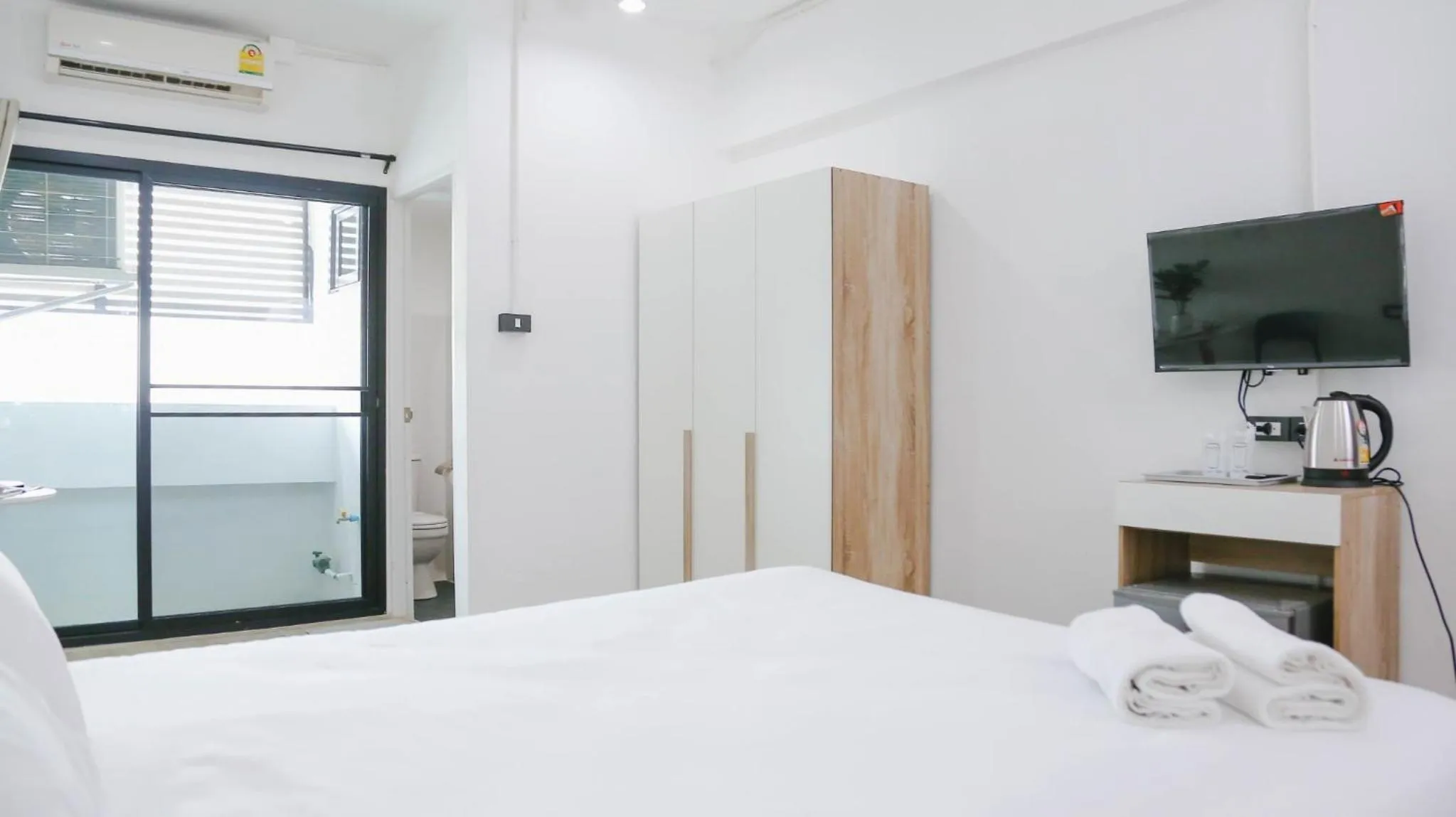 Photo of the whole room, Bed in Chana Bangkok Hotel