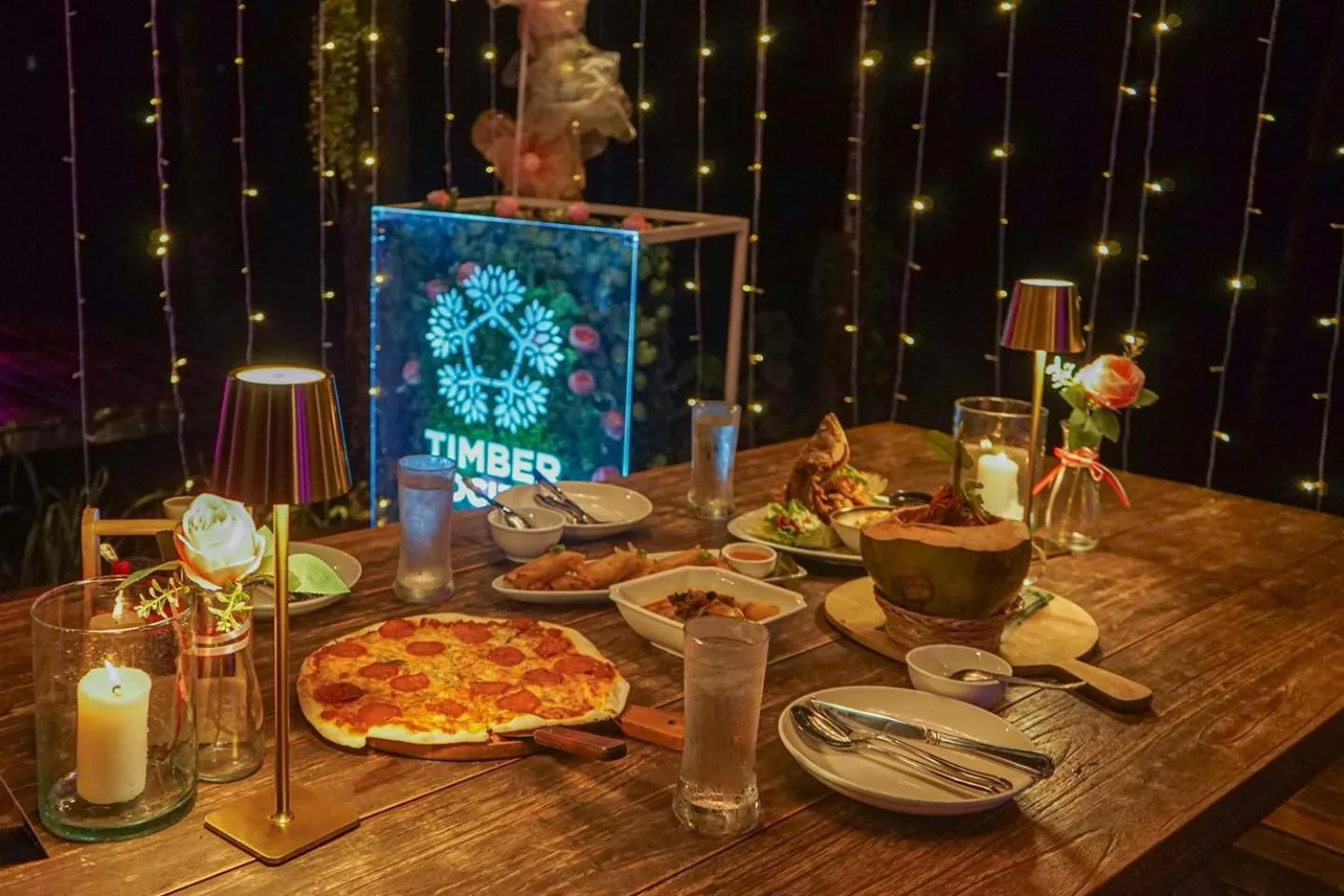 Food and drinks in Timber Society Boutique Hideaway