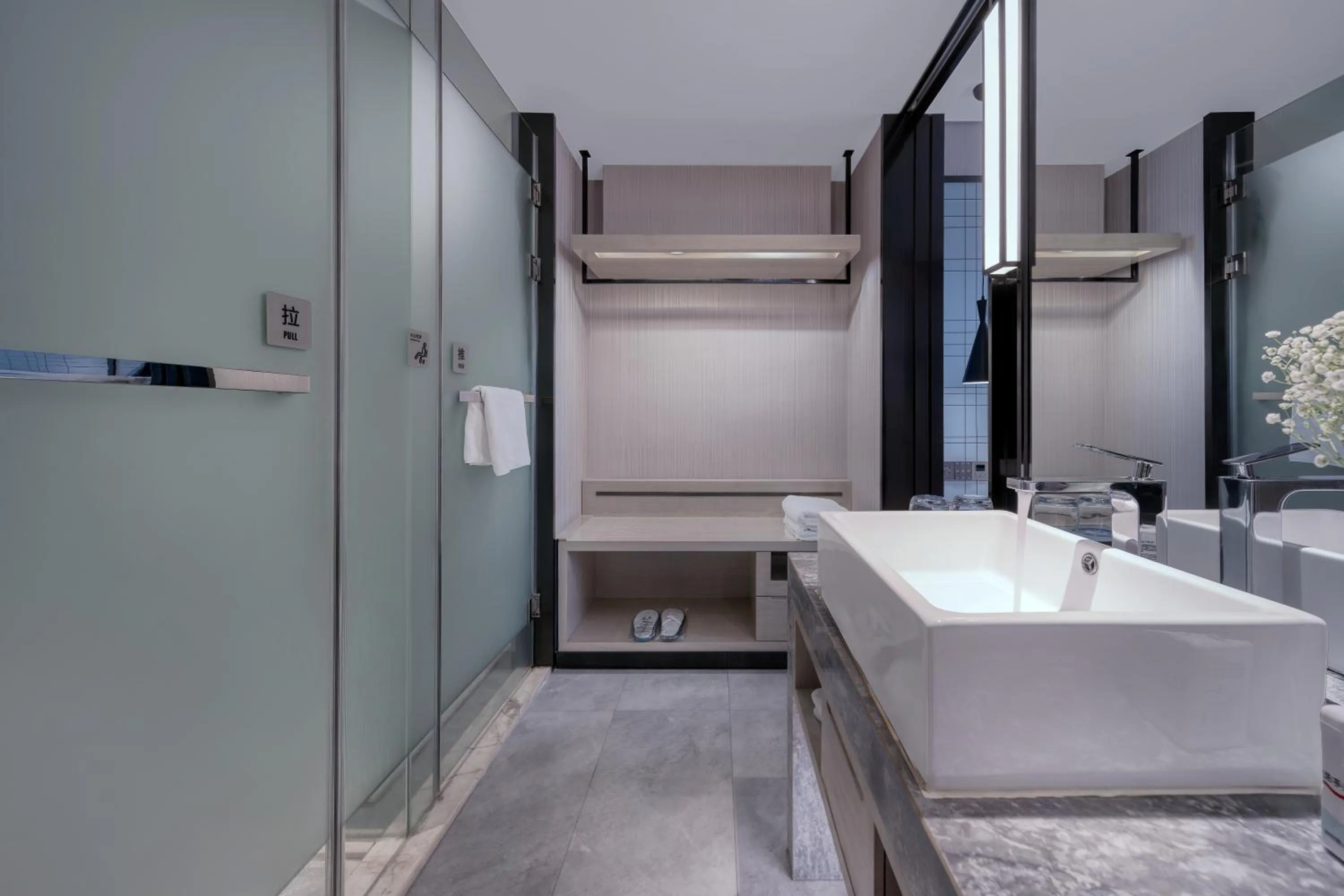 Bathroom in Echarm International Hotel Pazhou Convention and Exhibition Center Nanzhou Metro Station Branch - Free Shuttle Bus to Canton Fair Complex During Canton Fair Period