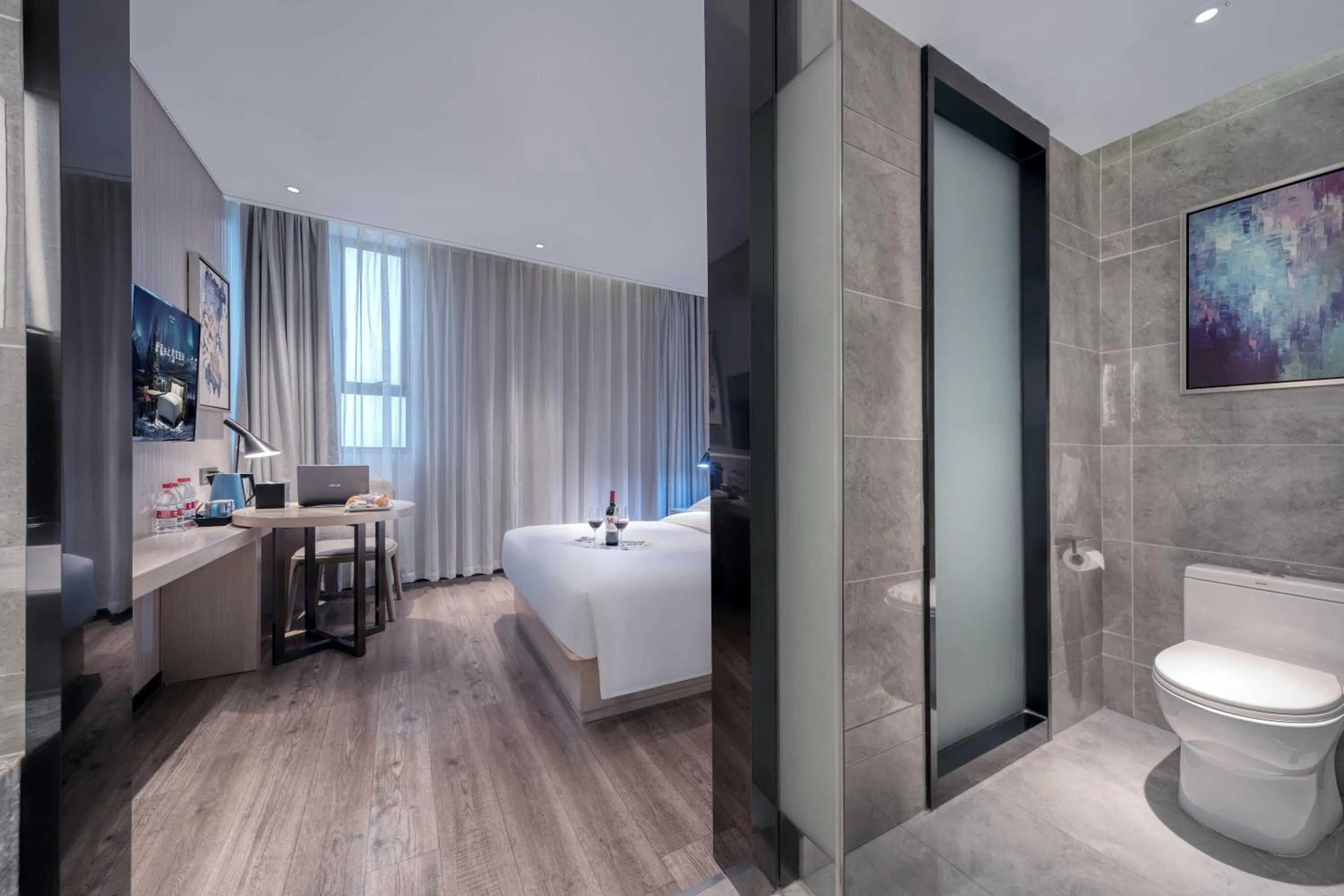 Toilet, Bed in Echarm International Hotel Pazhou Convention and Exhibition Center Nanzhou Metro Station Branch - Free Shuttle Bus to Canton Fair Complex During Canton Fair Period