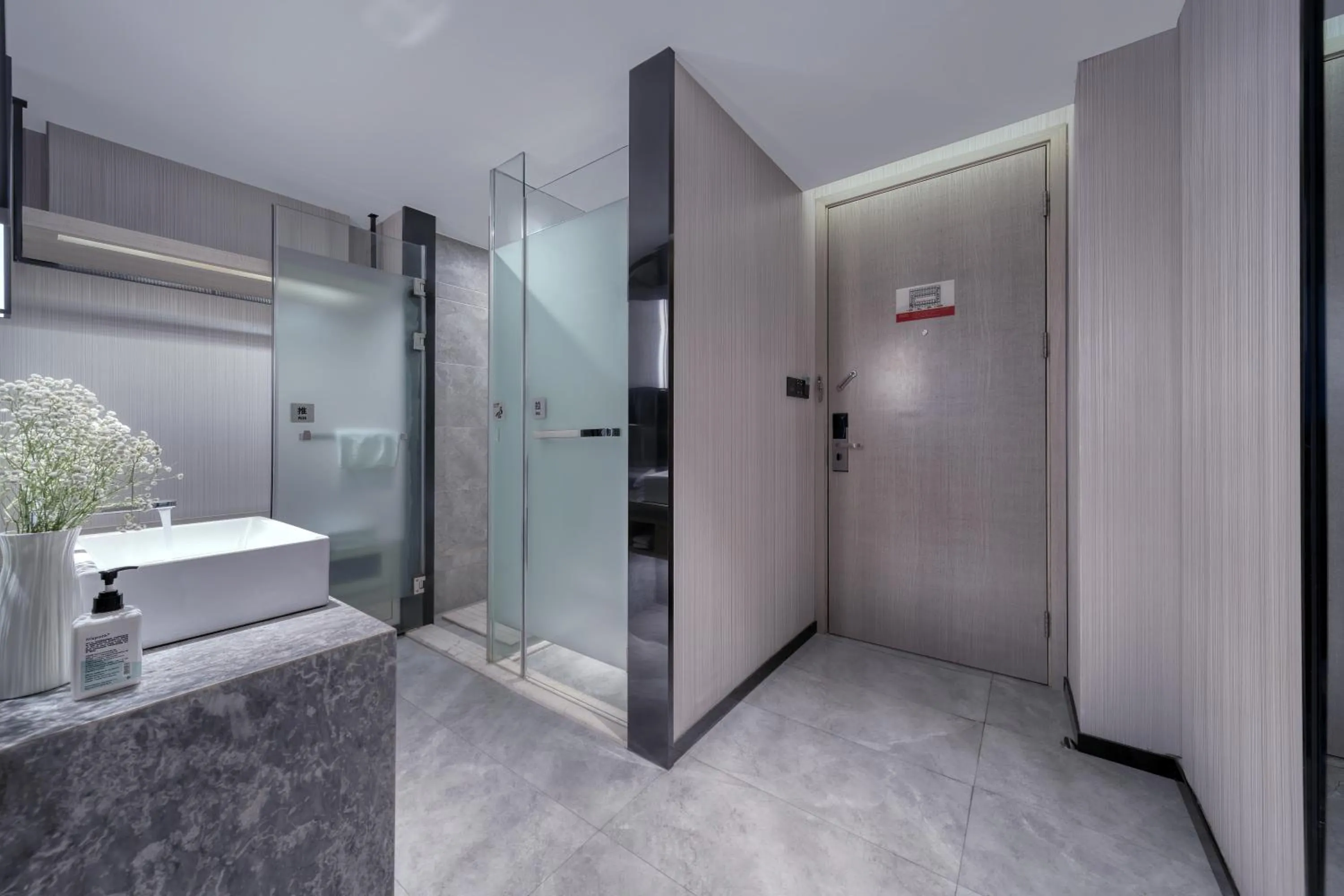 Shower in Echarm International Hotel Pazhou Convention and Exhibition Center Nanzhou Metro Station Branch - Free Shuttle Bus to Canton Fair Complex During Canton Fair Period