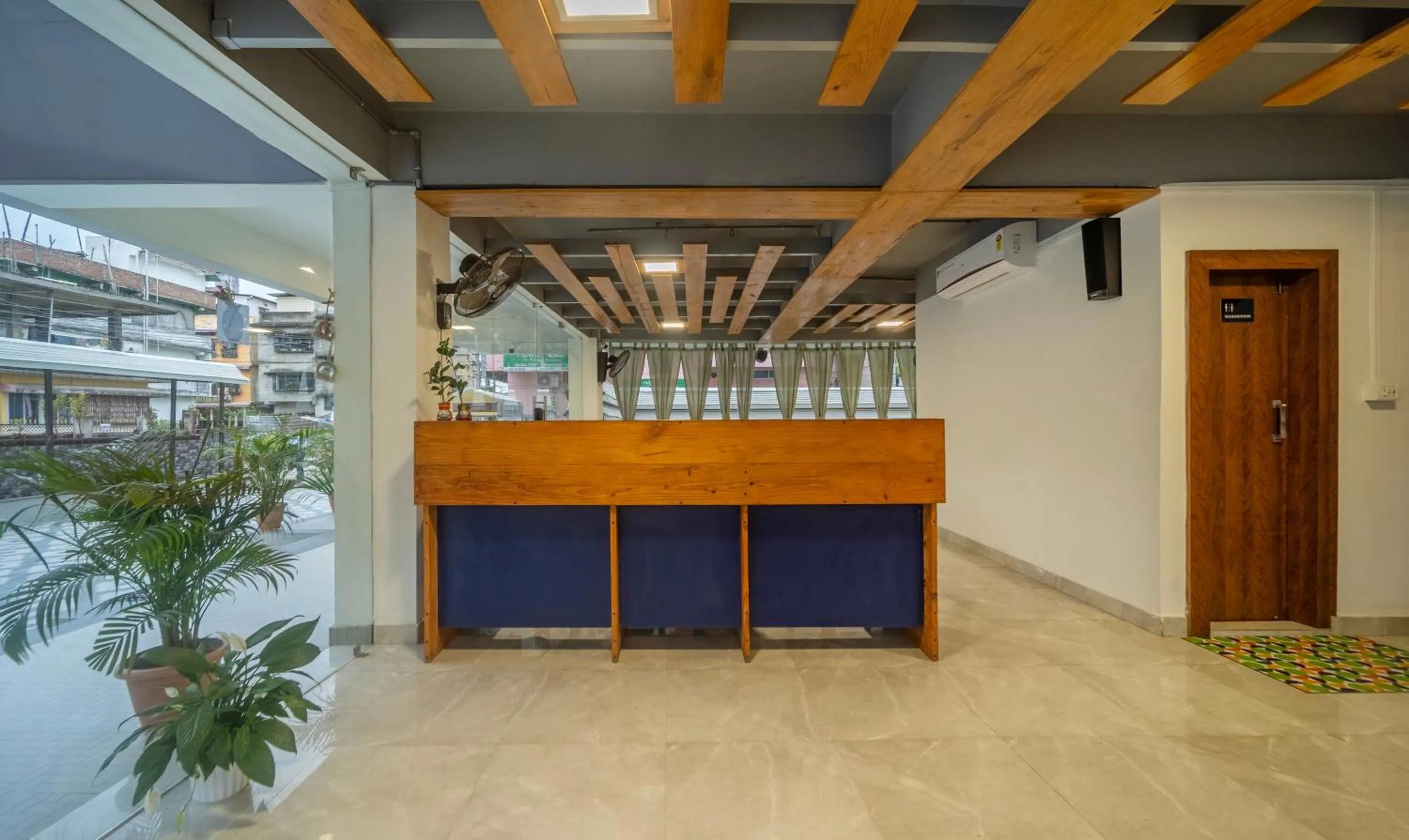 Lobby or reception in Treebo Kashvijoy, 7 Km From Kamakhya Temple