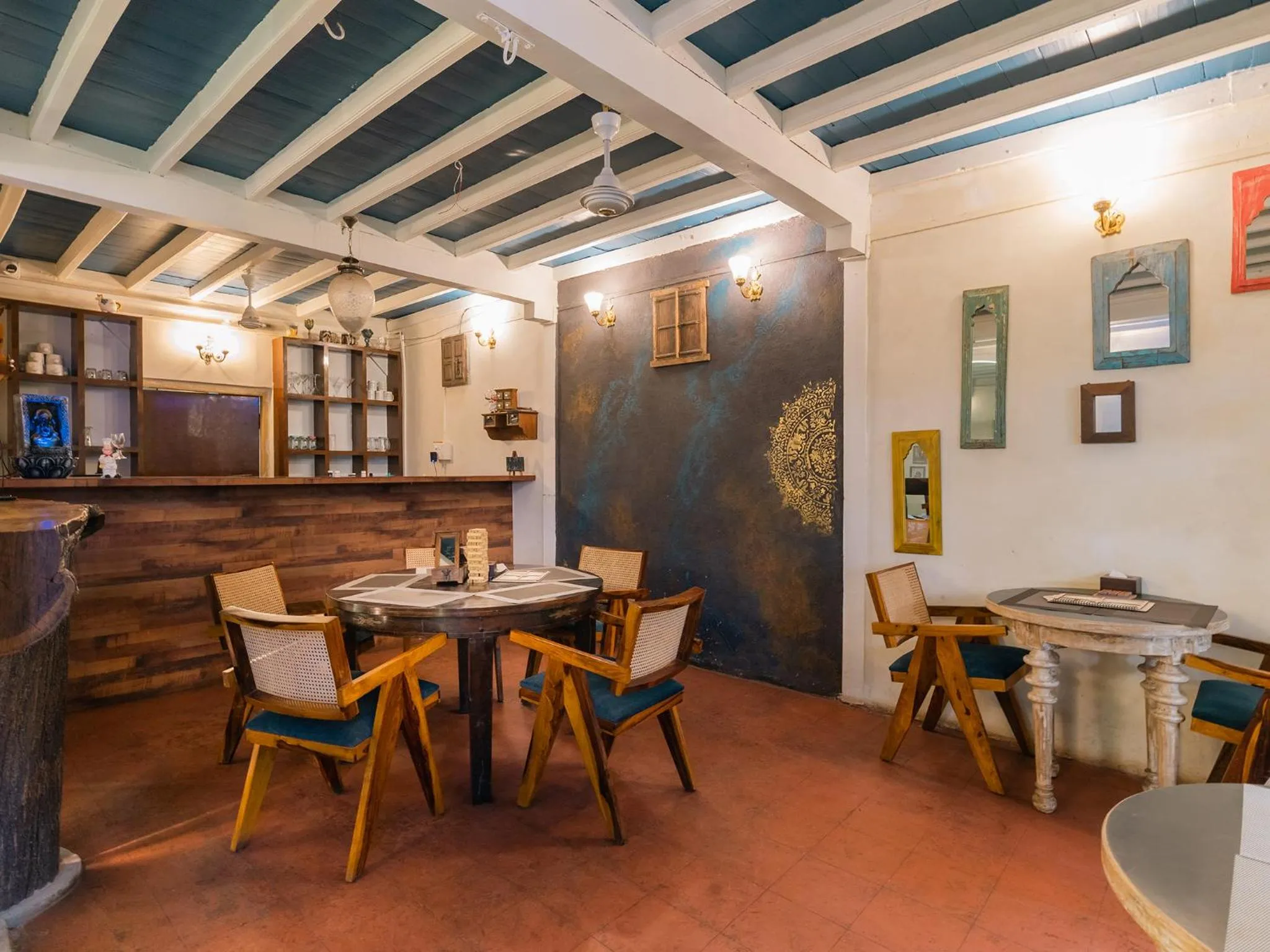 Restaurant/places to eat in Moustache Daman