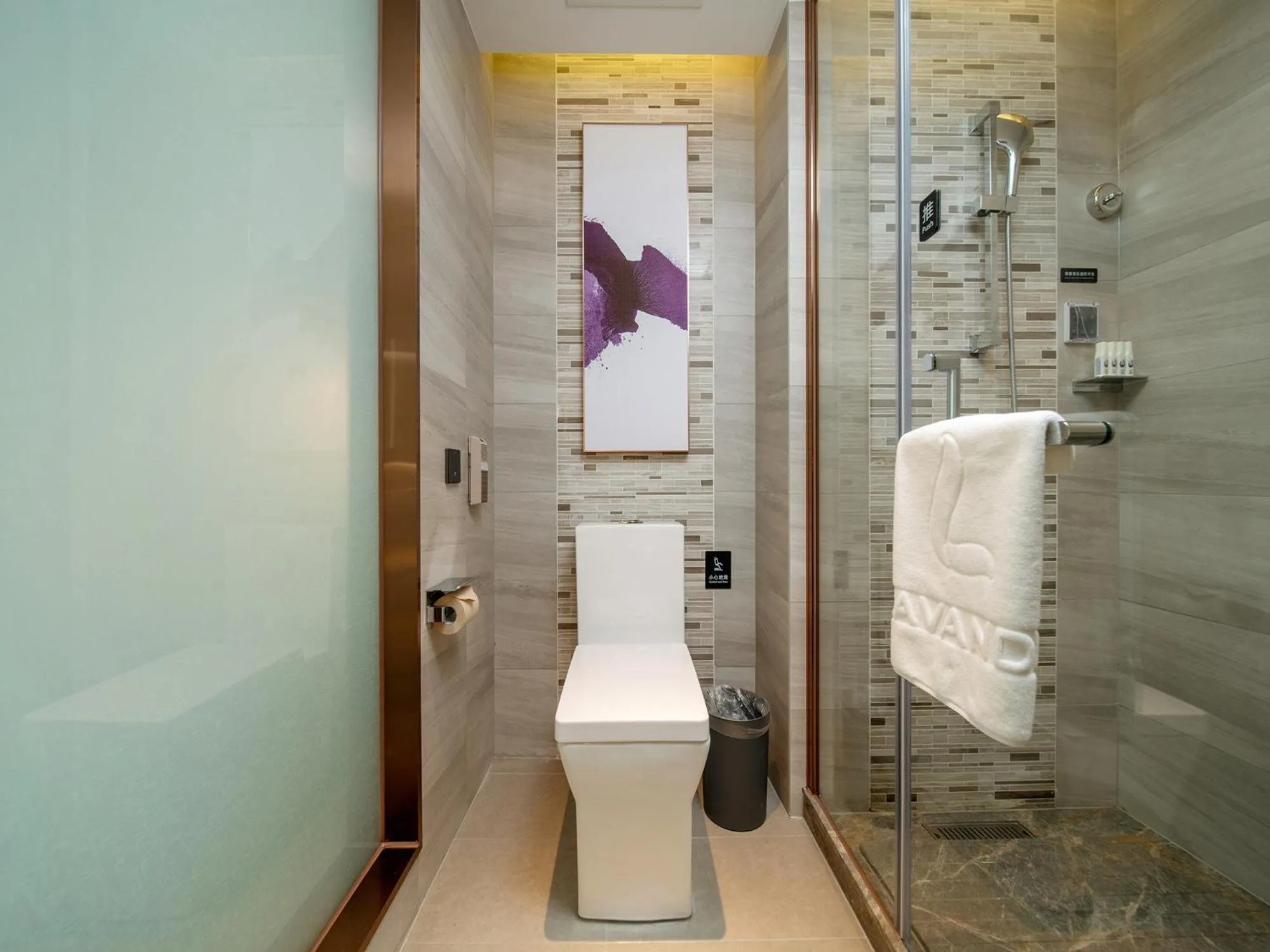 Shower in Lavande Hotel Credit Building of Gaocheng District, Shijiazhuang City