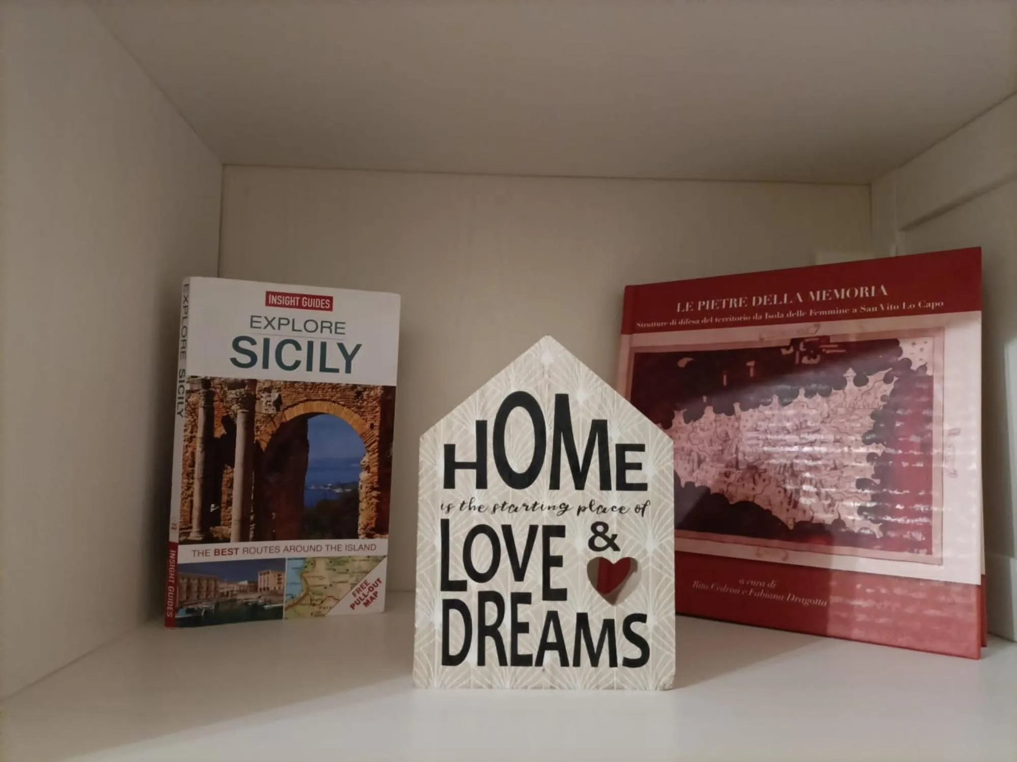 Decorative detail in La casa del cocchiere