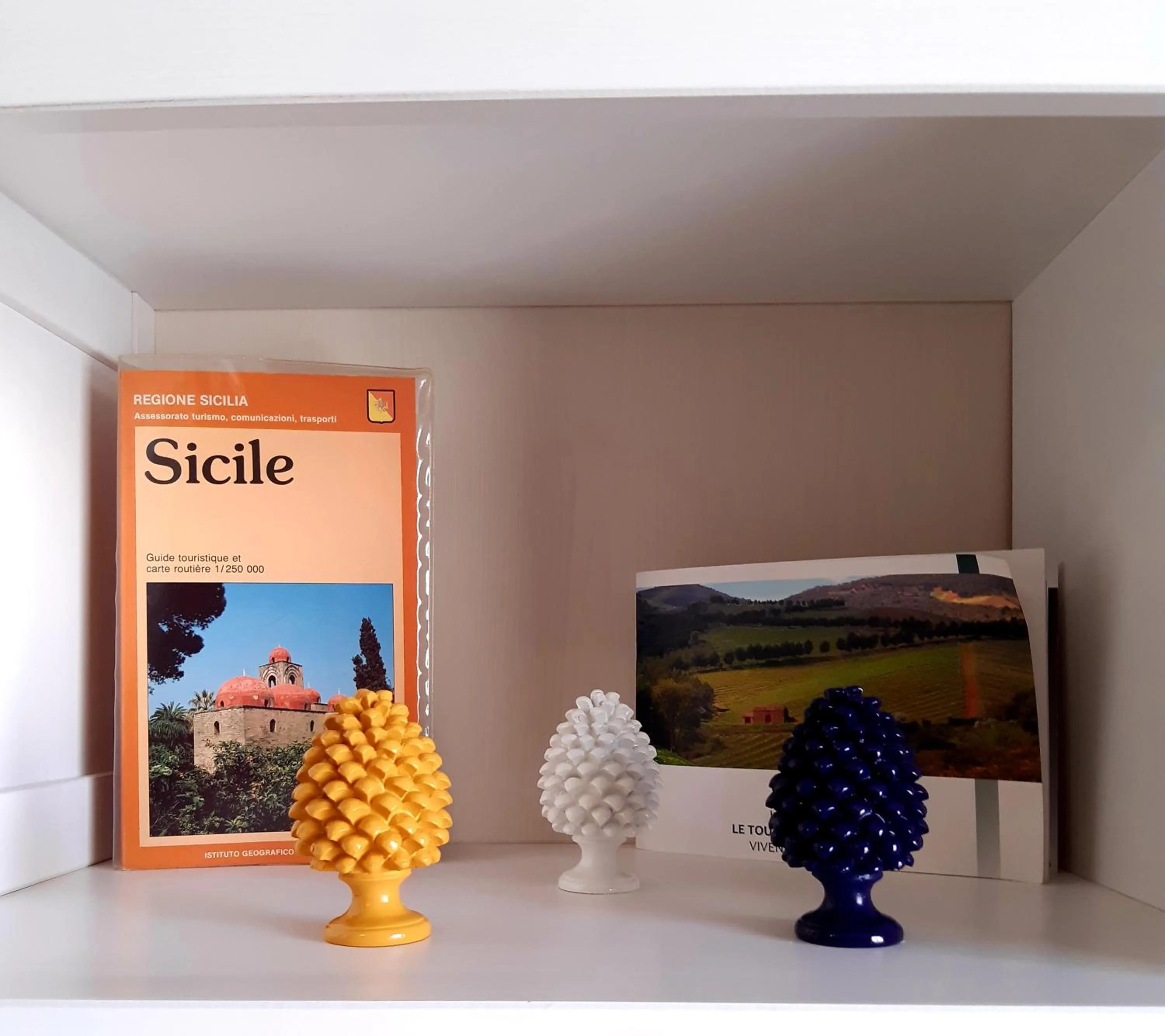 Decorative detail in La casa del cocchiere