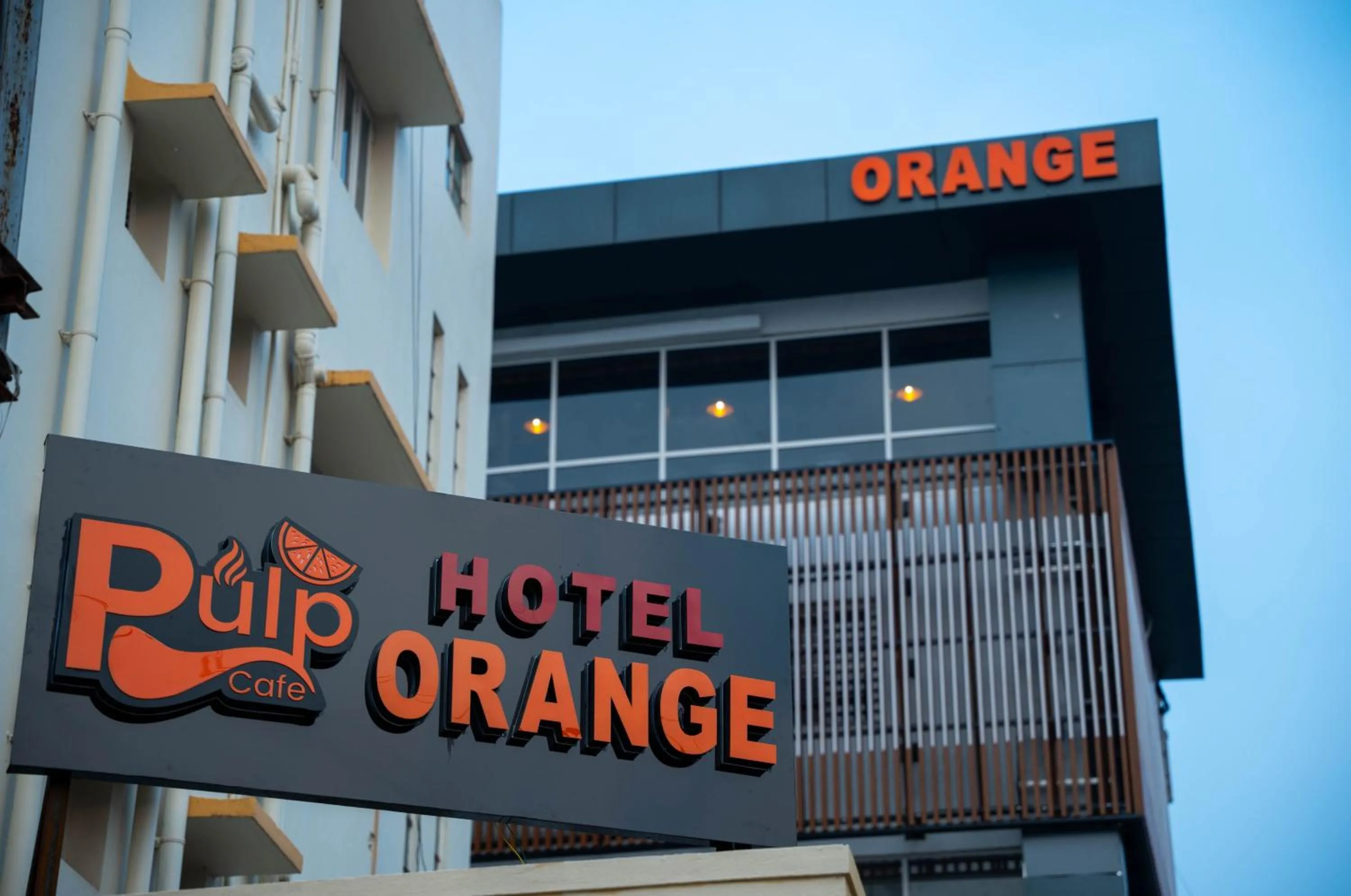 Restaurant/places to eat in Hotel Orange