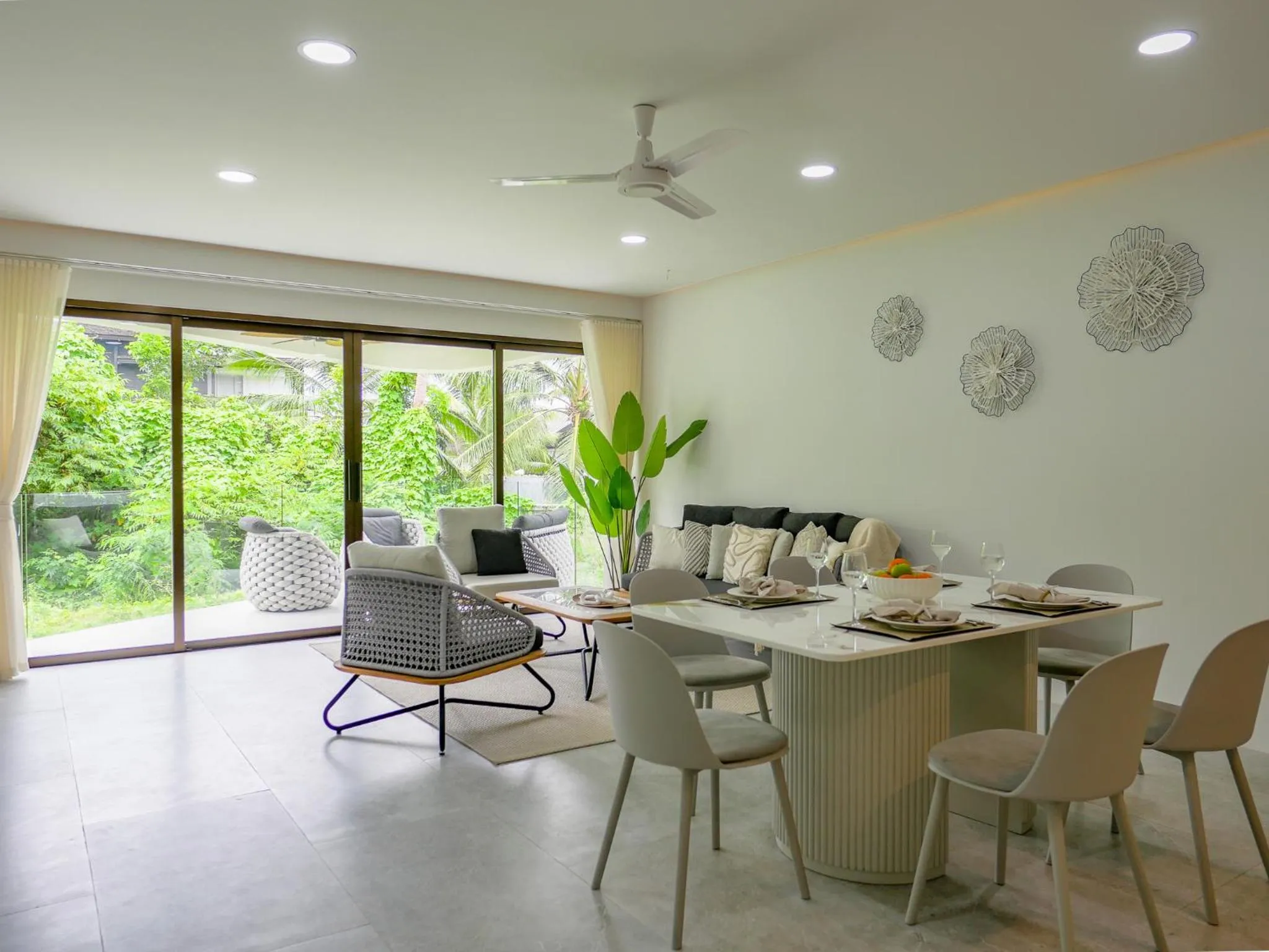 Dining area in Beachside Residence