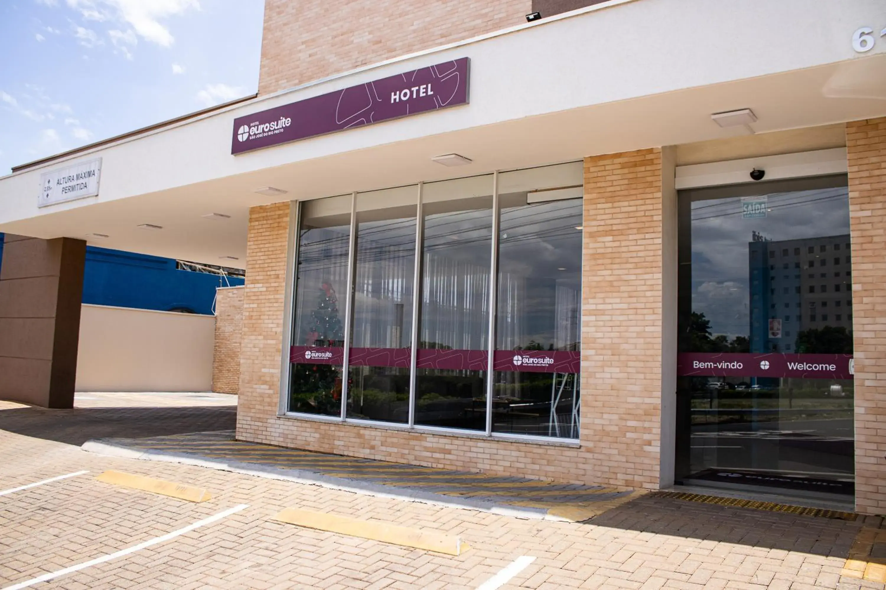 Facade/entrance in Hotel Euro Suite São Jose do Rio Preto by Nacional Inn Facade/entrance in Hotel Euro Suite São Jose do Rio Preto by Nacional Inn
