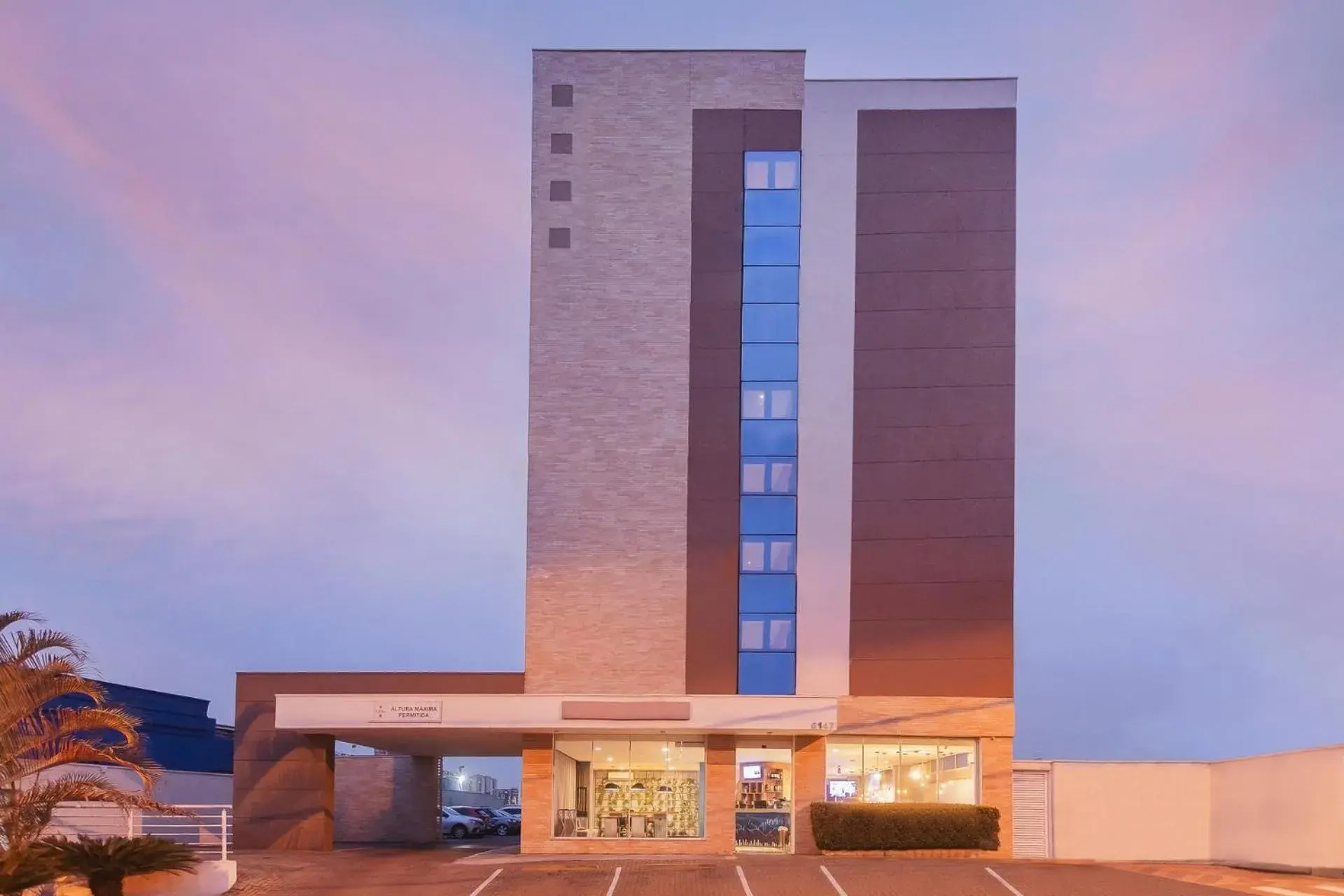 Property building in Hotel Euro Suite São Jose do Rio Preto by Nacional Inn Property building in Hotel Euro Suite São Jose do Rio Preto by Nacional Inn