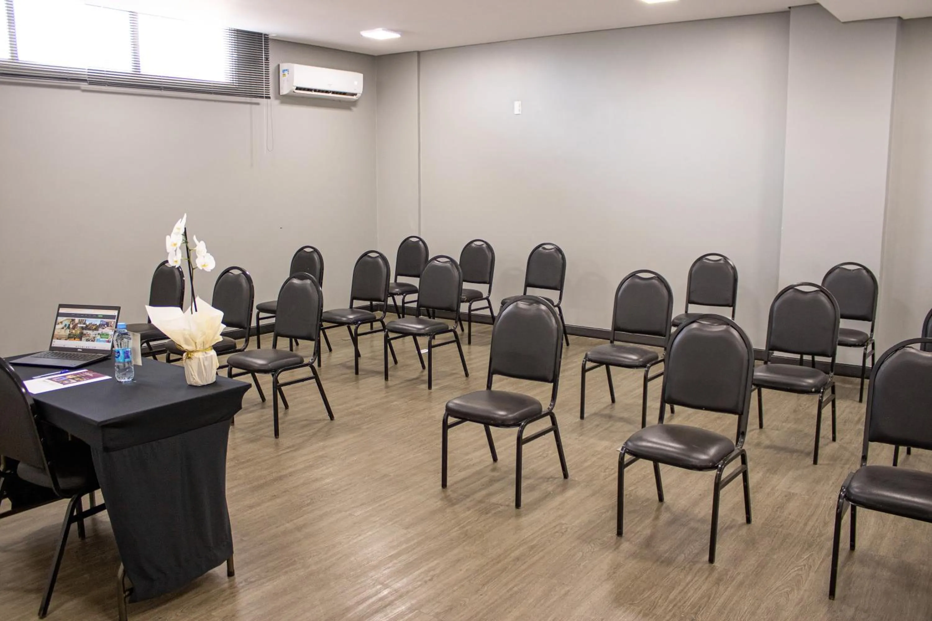 Meeting/conference room in Hotel Euro Suite São Jose do Rio Preto by Nacional Inn