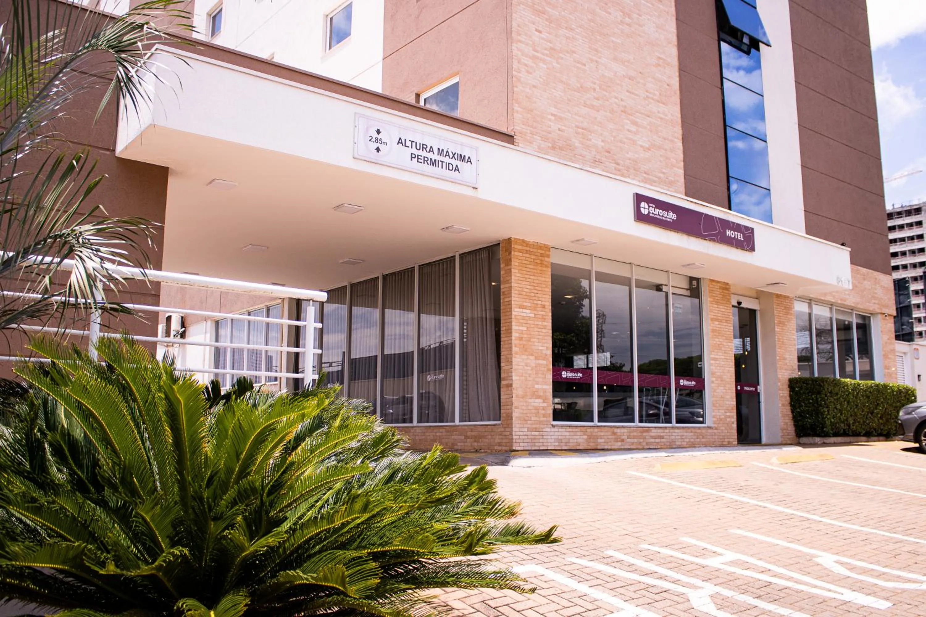 Property building in Hotel Euro Suite São Jose do Rio Preto by Nacional Inn