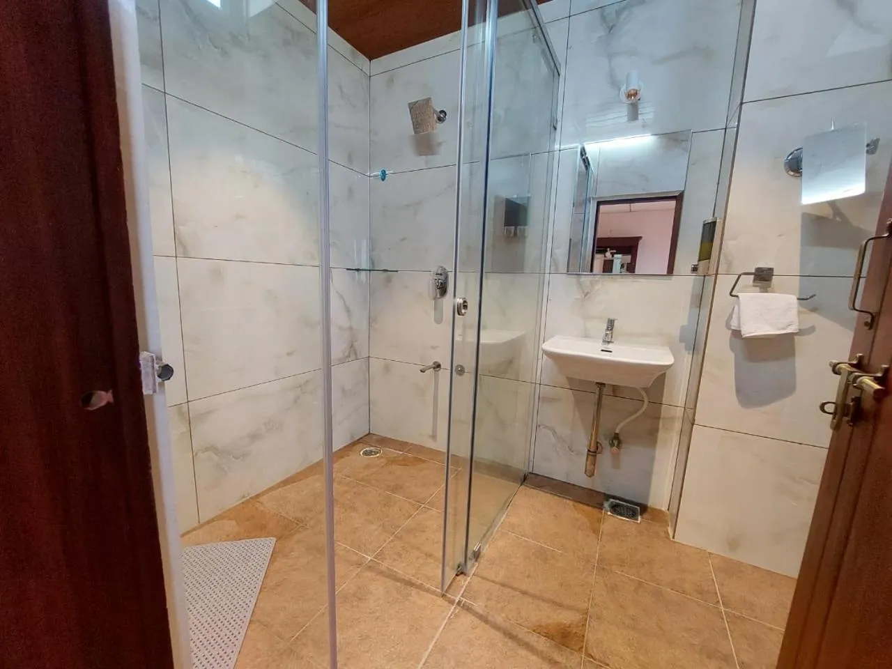 Shower in Hotel Yathin